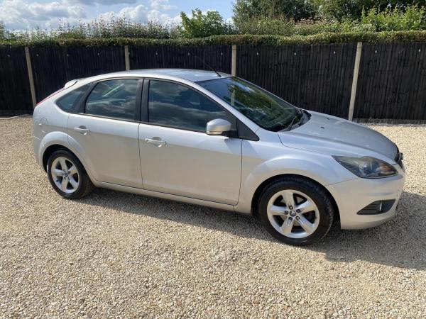 Ford Focus 1.6 Zetec Hatchback 5dr Petrol Automatic (184 g/km, 99 bhp)