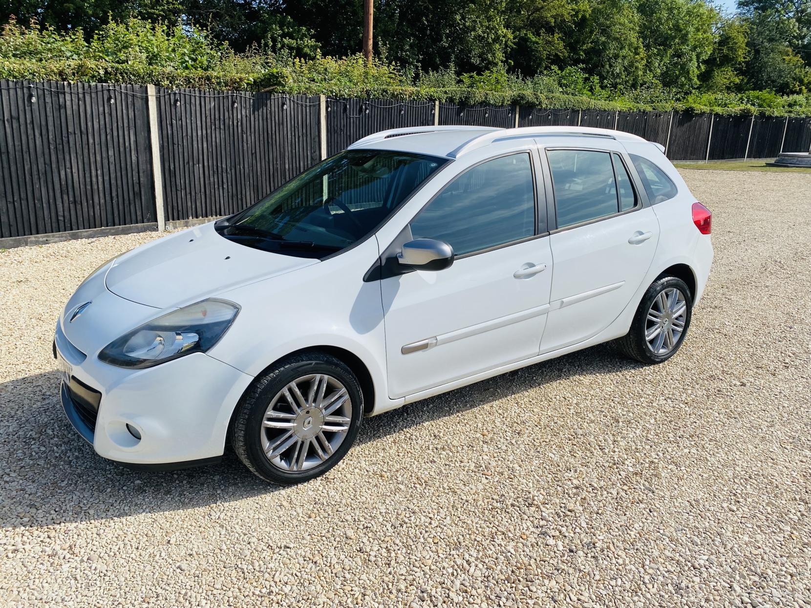 Renault Clio 1.2 Dynamique TomTom Sport Tourer 5dr Petrol Manual Euro 5 (75 ps)