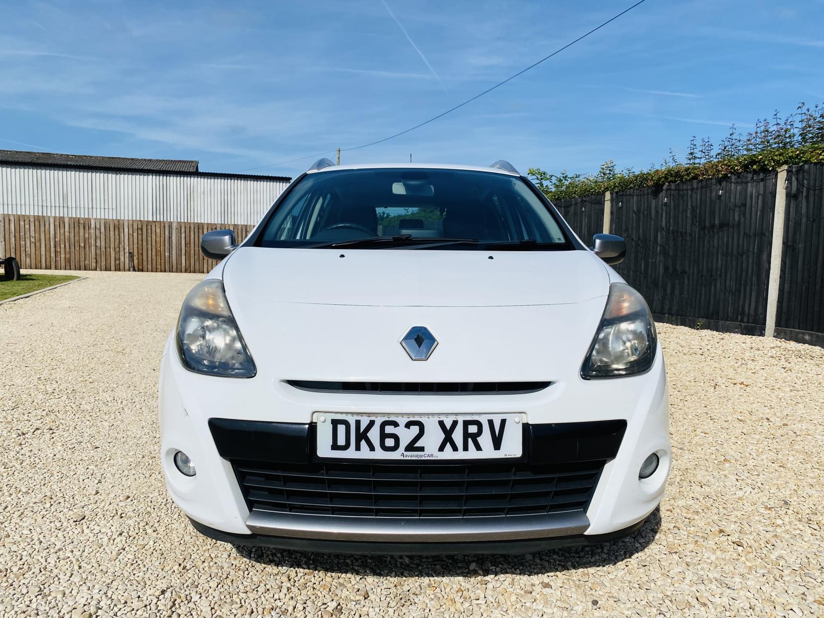 Renault Clio 1.2 Dynamique TomTom Sport Tourer 5dr Petrol Manual Euro 5 (75 ps)