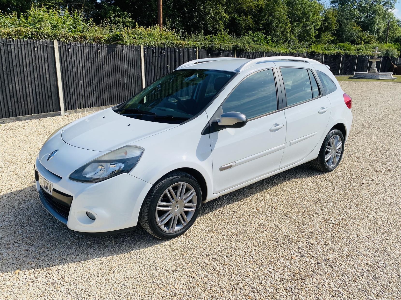 Renault Clio 1.2 Dynamique TomTom Sport Tourer 5dr Petrol Manual Euro 5 (75 ps)