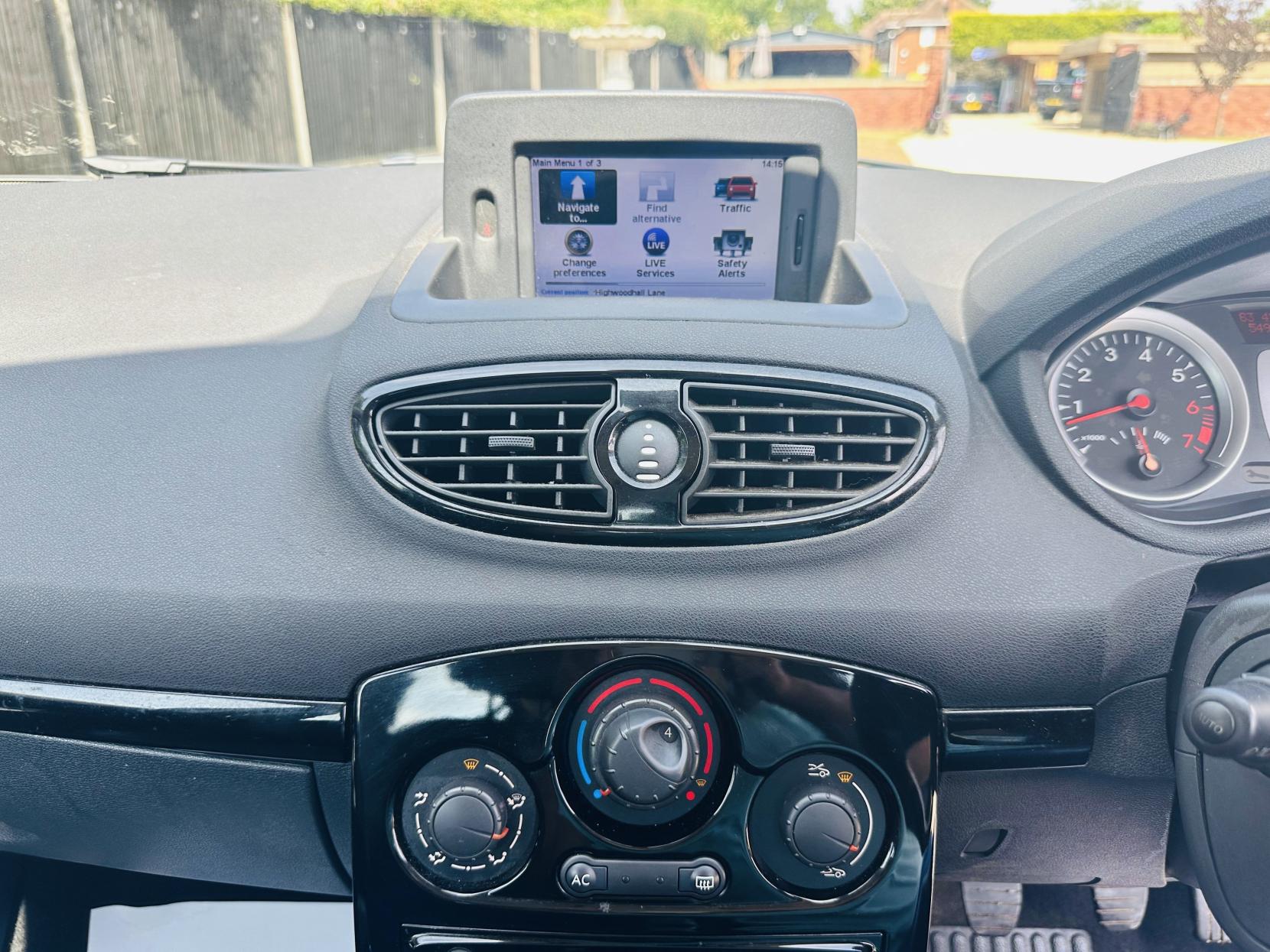 Renault Clio 1.2 Dynamique TomTom Sport Tourer 5dr Petrol Manual Euro 5 (75 ps)