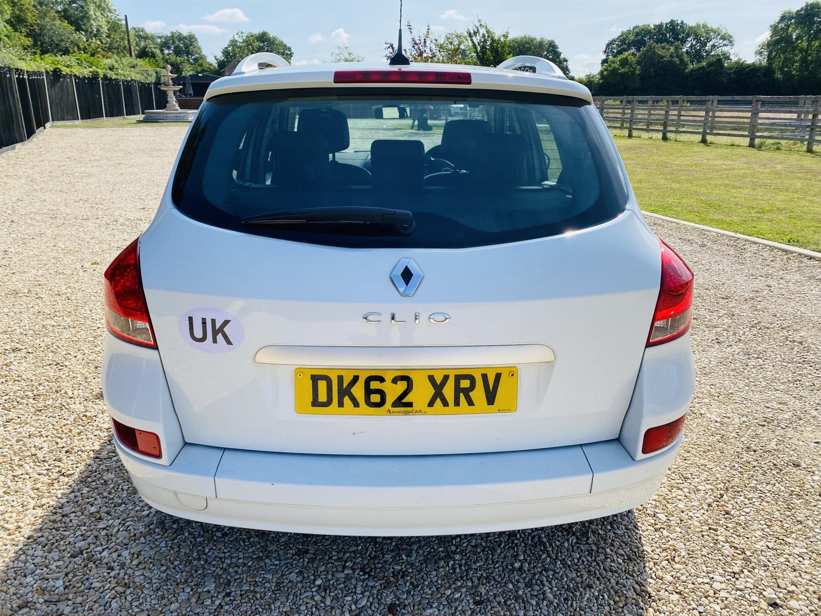 Renault Clio 1.2 Dynamique TomTom Sport Tourer 5dr Petrol Manual Euro 5 (75 ps)