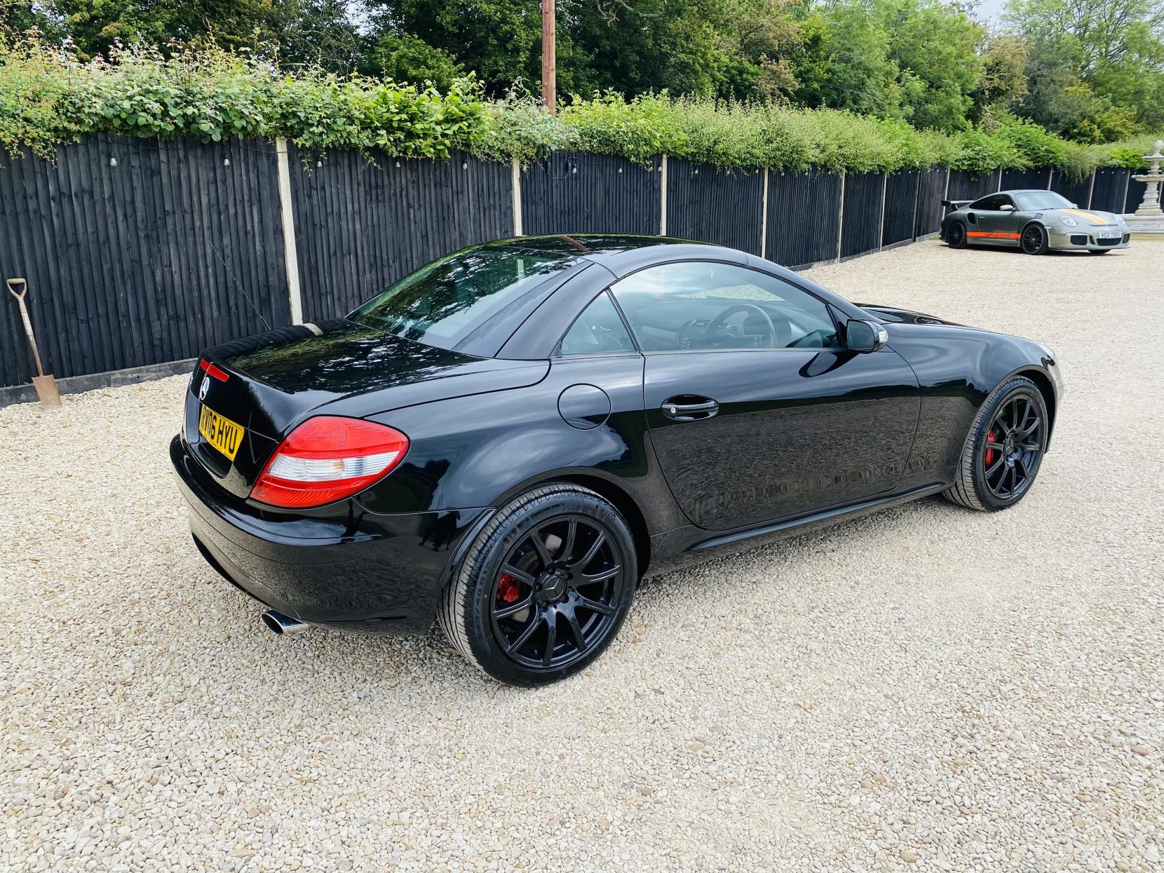 Mercedes-Benz SLK 3.5 SLK350 Convertible 2dr Petrol 7G-Tronic (242 g/km, 272 bhp)