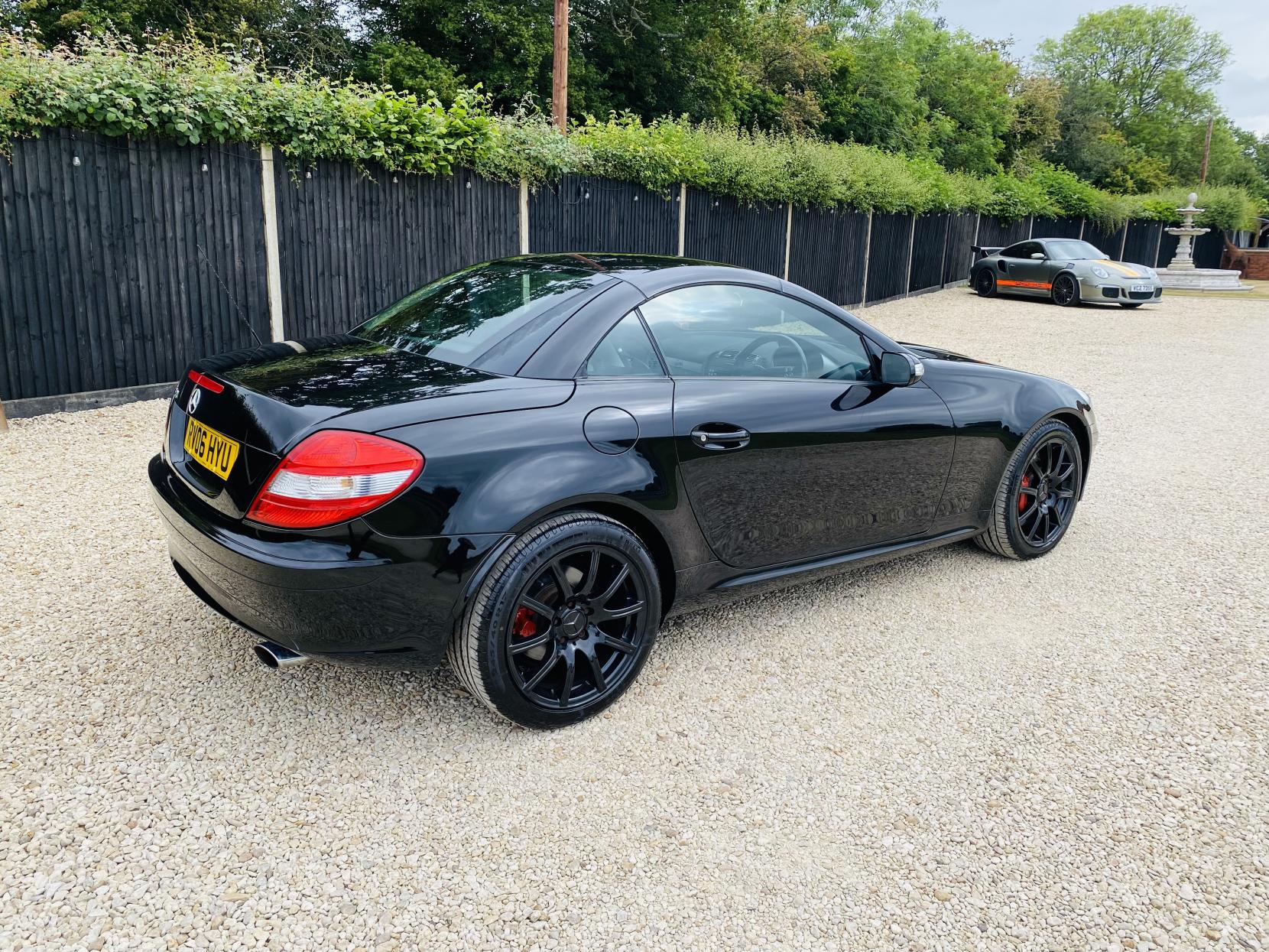 Mercedes-Benz SLK 3.5 SLK350 Convertible 2dr Petrol 7G-Tronic (242 g/km, 272 bhp)