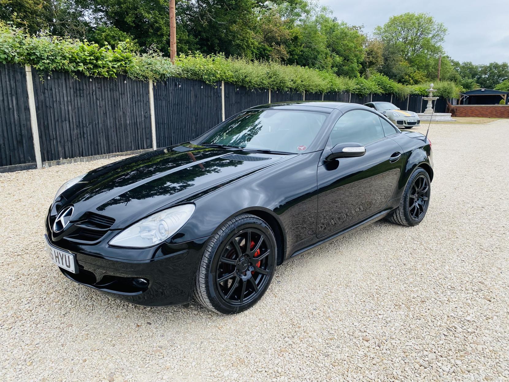 Mercedes-Benz SLK 3.5 SLK350 Convertible 2dr Petrol 7G-Tronic (242 g/km, 272 bhp)
