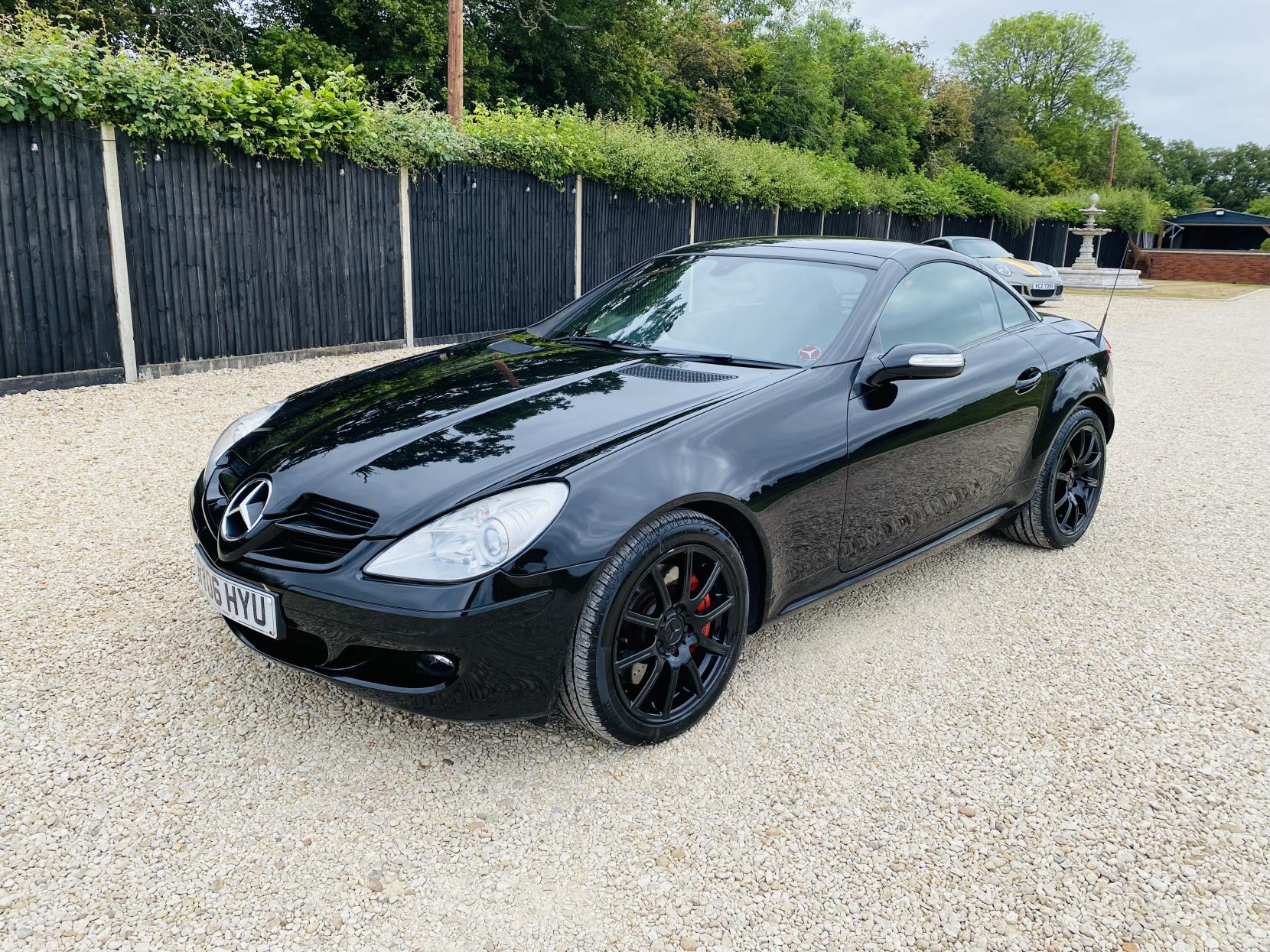 Mercedes-Benz SLK 3.5 SLK350 Convertible 2dr Petrol 7G-Tronic (242 g/km, 272 bhp)