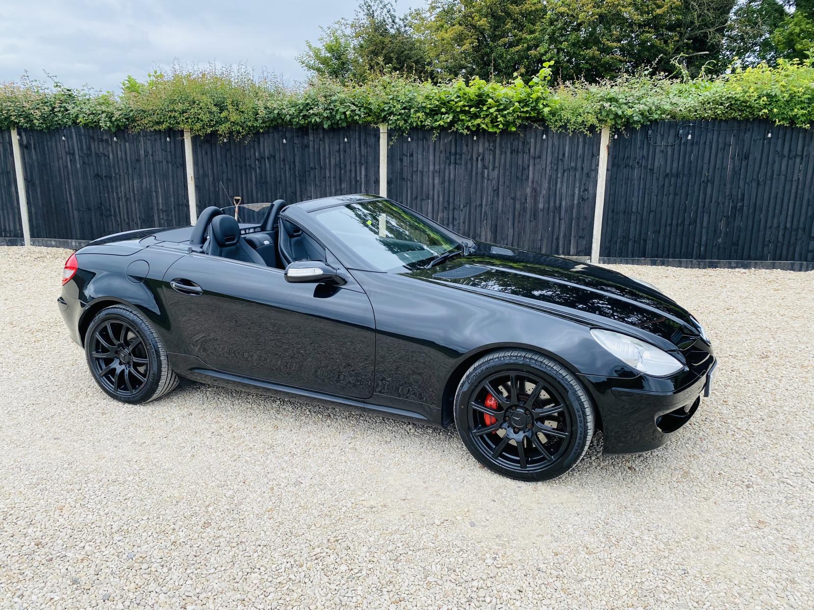 Mercedes-Benz SLK 3.5 SLK350 Convertible 2dr Petrol 7G-Tronic (242 g/km, 272 bhp)