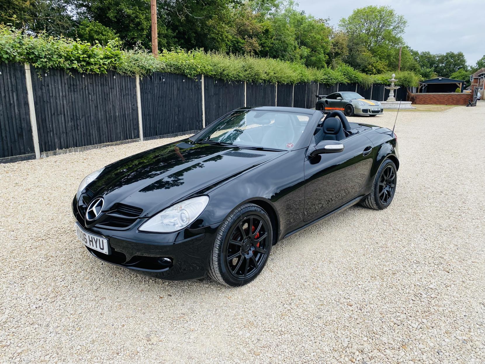 Mercedes-Benz SLK 3.5 SLK350 Convertible 2dr Petrol 7G-Tronic (242 g/km, 272 bhp)