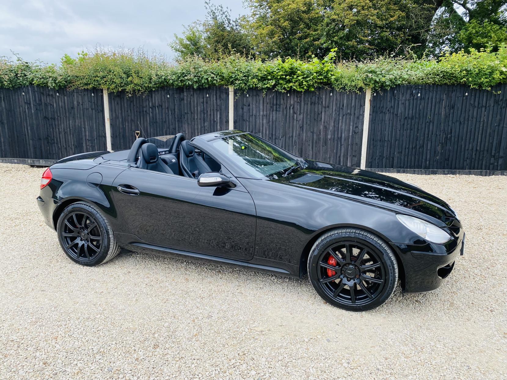 Mercedes-Benz SLK 3.5 SLK350 Convertible 2dr Petrol 7G-Tronic (242 g/km, 272 bhp)