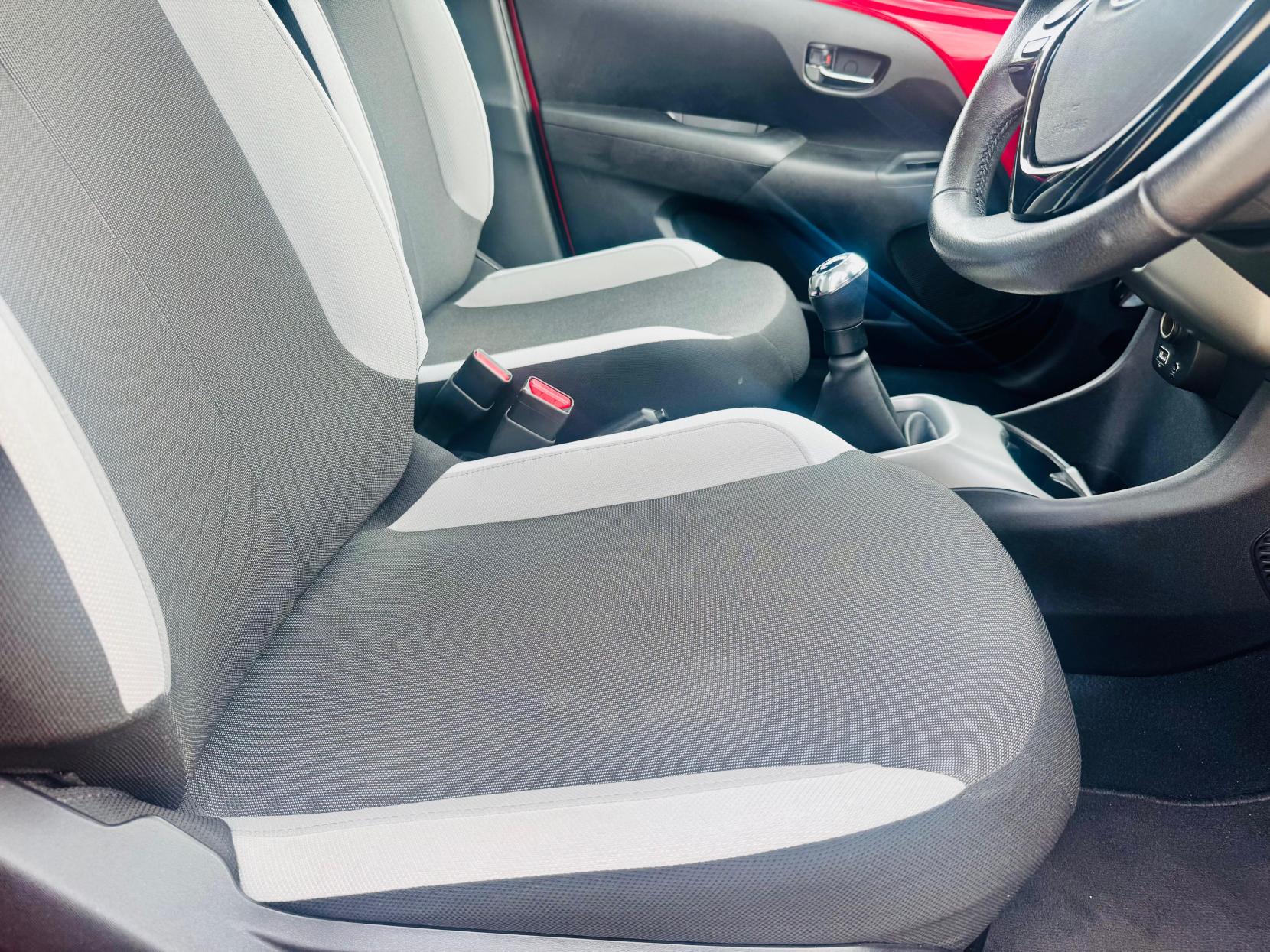 Toyota AYGO 1.0 VVT-i x-play Hatchback 5dr Petrol Manual Euro 6 (68 ps)