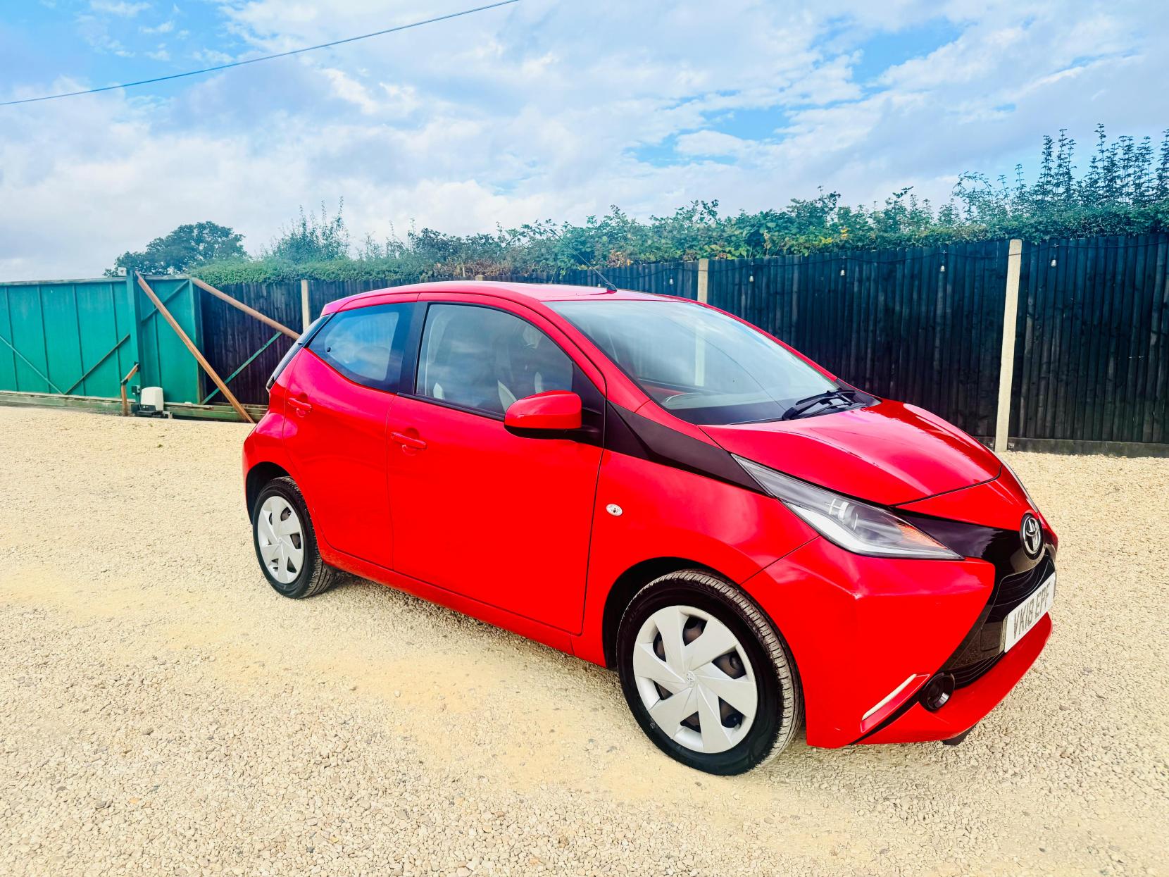 Toyota AYGO 1.0 VVT-i x-play Hatchback 5dr Petrol Manual Euro 6 (68 ps)