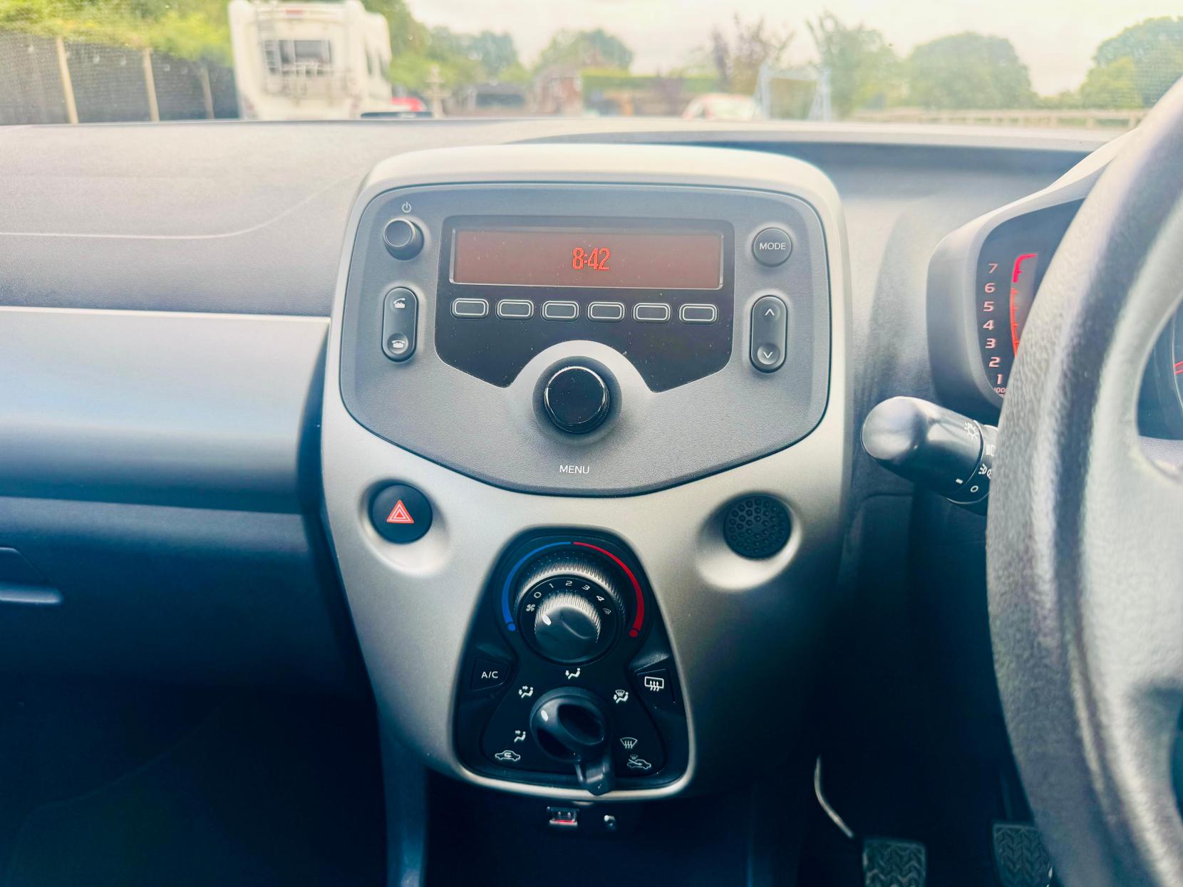 Toyota AYGO 1.0 VVT-i x-play Hatchback 5dr Petrol Manual Euro 6 (68 ps)