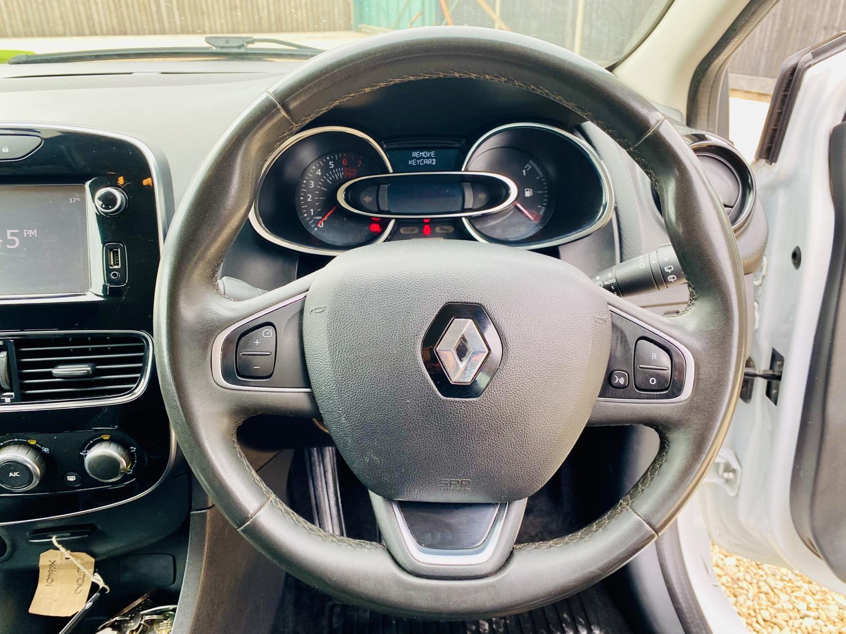 Renault Clio 1.2 16V Dynamique Nav Hatchback 5dr Petrol Manual Euro 6 (75 ps)