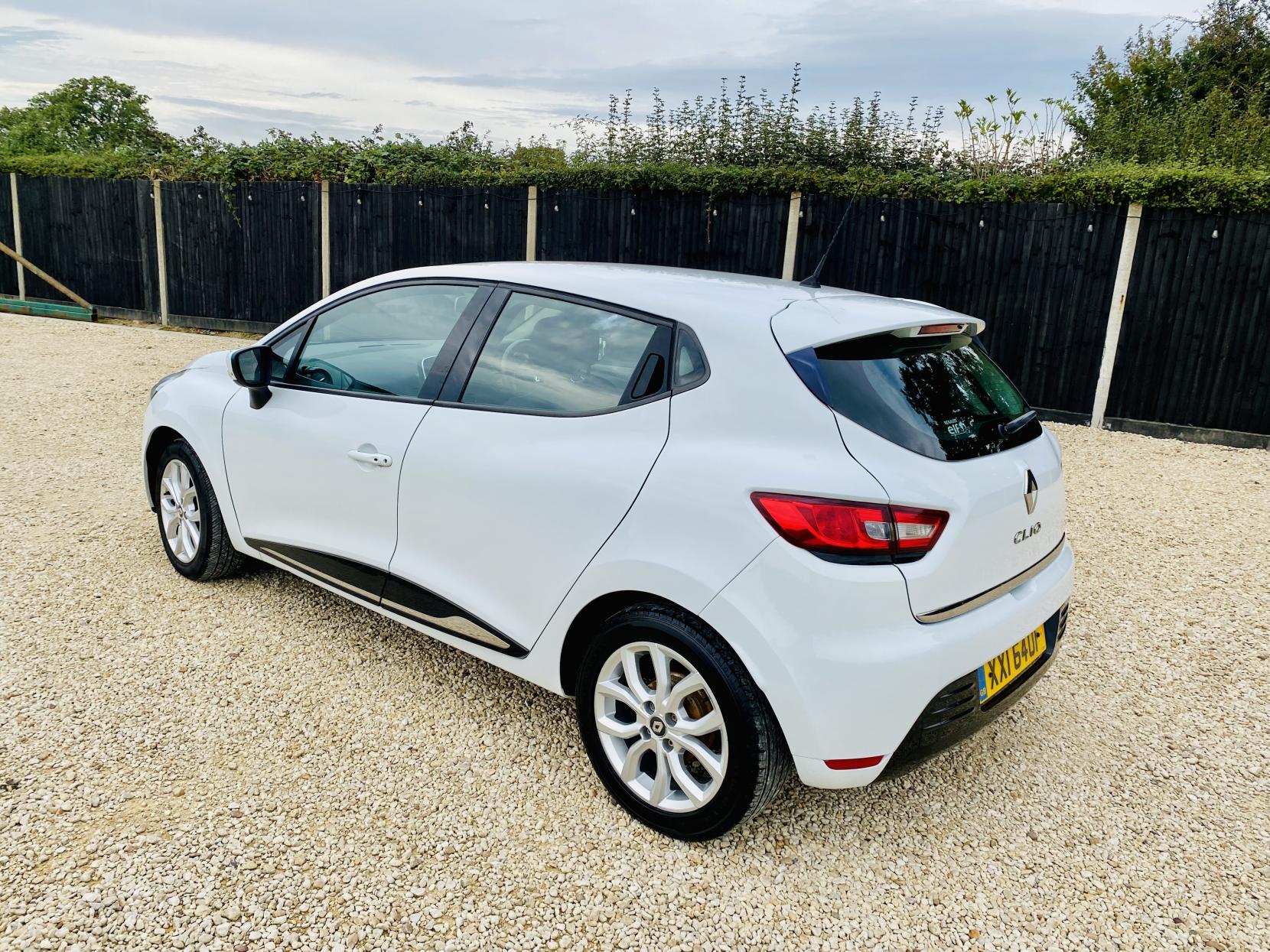 Renault Clio 1.2 16V Dynamique Nav Hatchback 5dr Petrol Manual Euro 6 (75 ps)