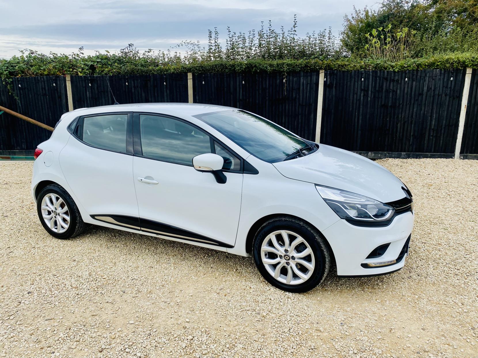 Renault Clio 1.2 16V Dynamique Nav Hatchback 5dr Petrol Manual Euro 6 (75 ps)