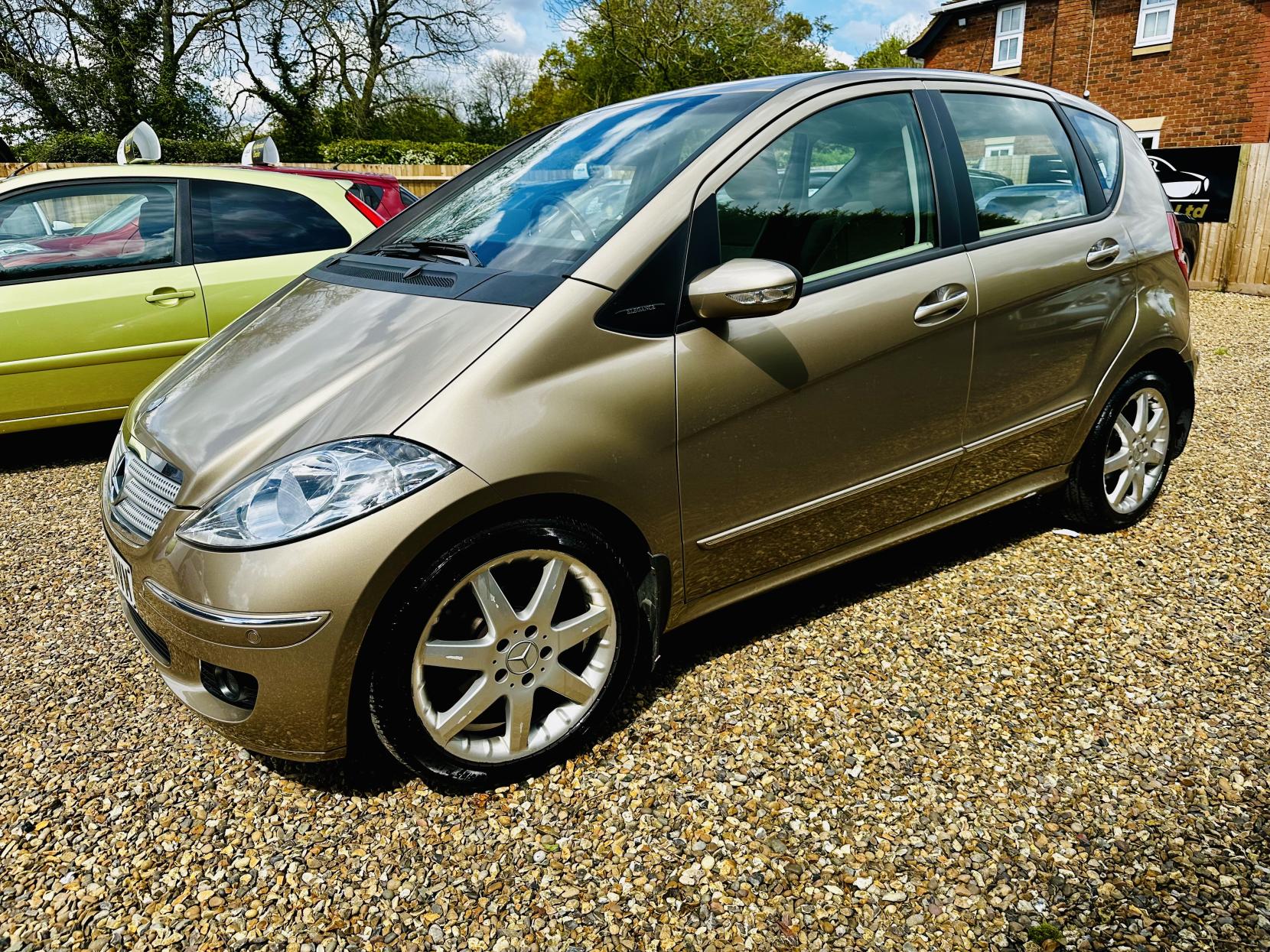 Mercedes-Benz A Class 1.7 A170 Elegance SE Hatchback 5dr Petrol CVT (157 g/km, 116 bhp)