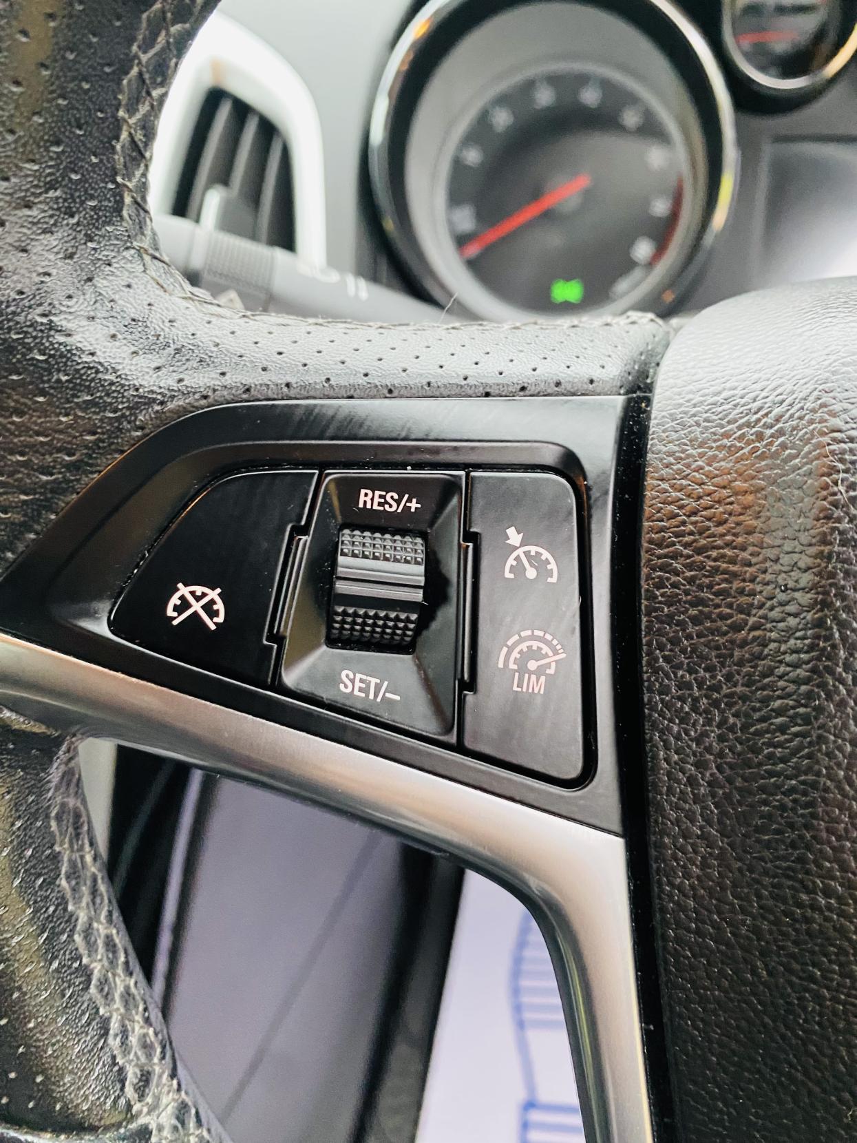 Vauxhall Astra GTC 1.4i Turbo SRi Coupe 3dr Petrol Manual Euro 6 (s/s) (140 ps)