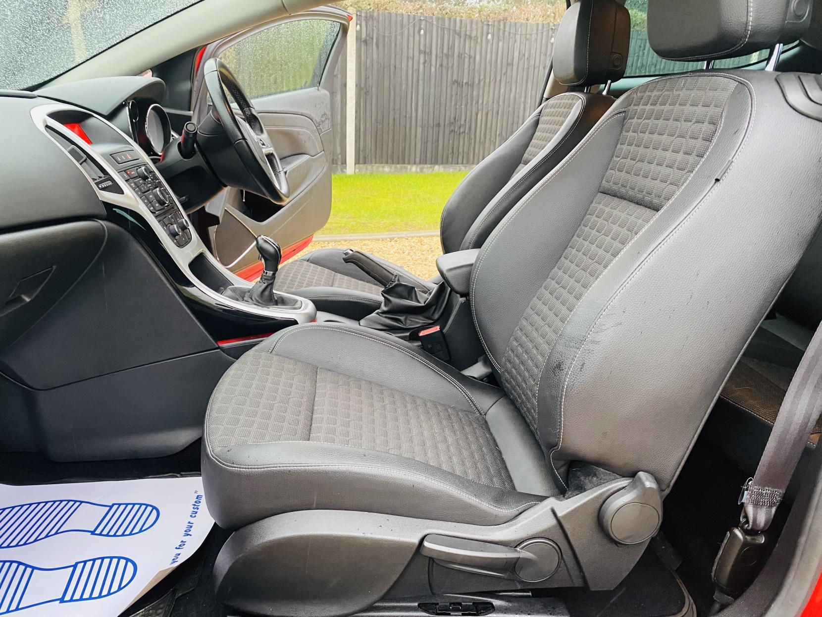 Vauxhall Astra GTC 1.4i Turbo SRi Coupe 3dr Petrol Manual Euro 6 (s/s) (140 ps)