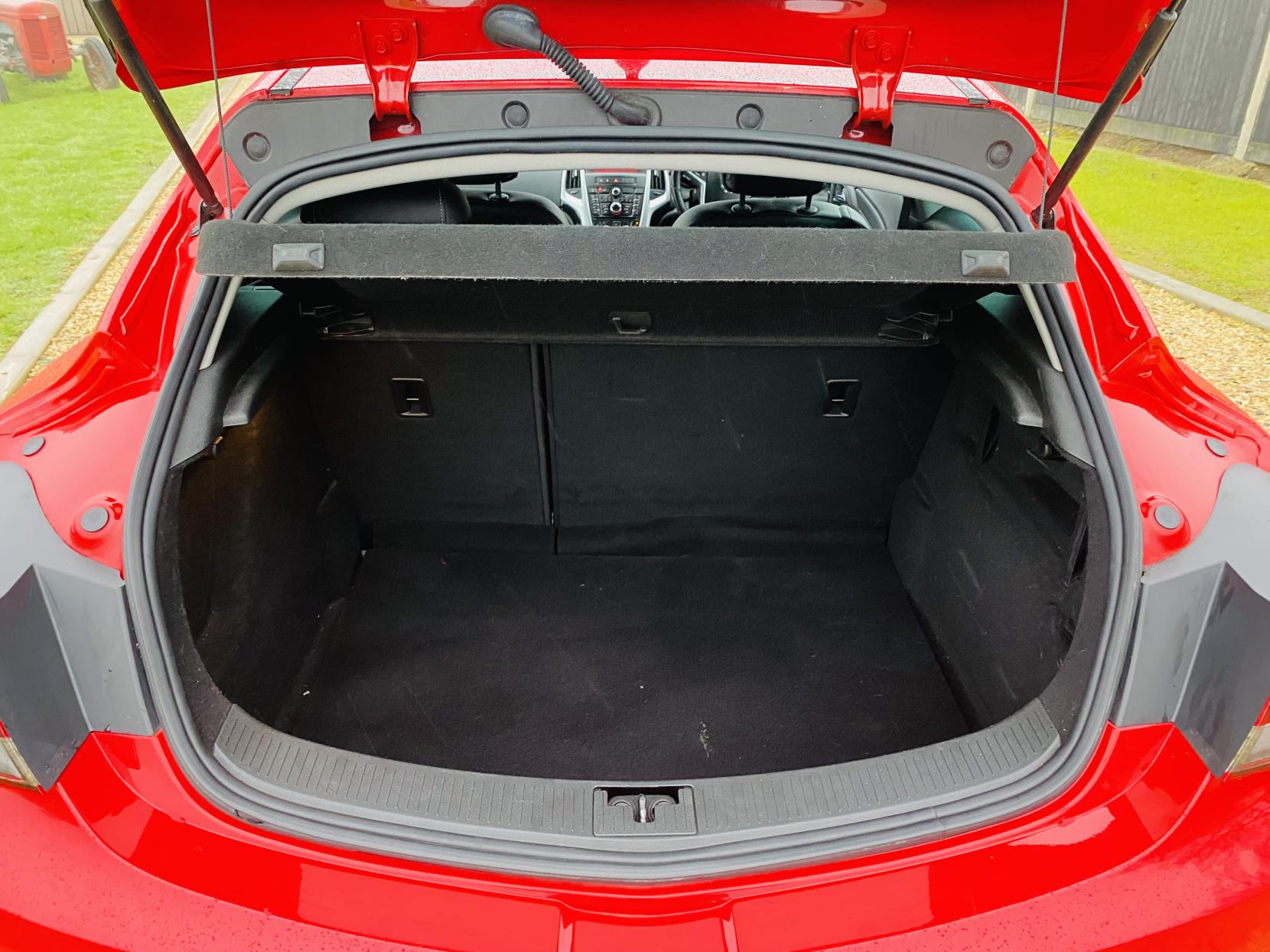 Vauxhall Astra GTC 1.4i Turbo SRi Coupe 3dr Petrol Manual Euro 6 (s/s) (140 ps)