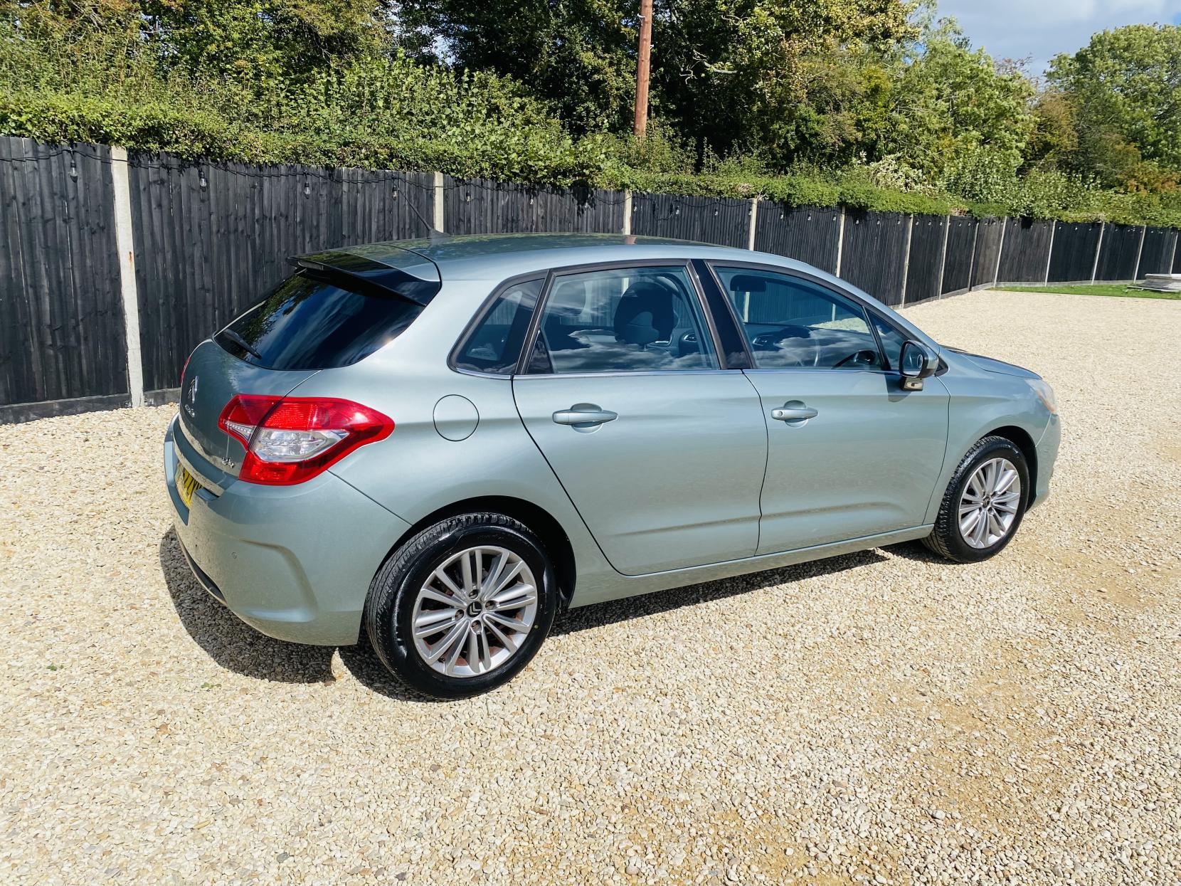 Citroen C4 1.6 VTi VTR+ Hatchback 5dr Petrol Auto Euro 5 (120 ps)