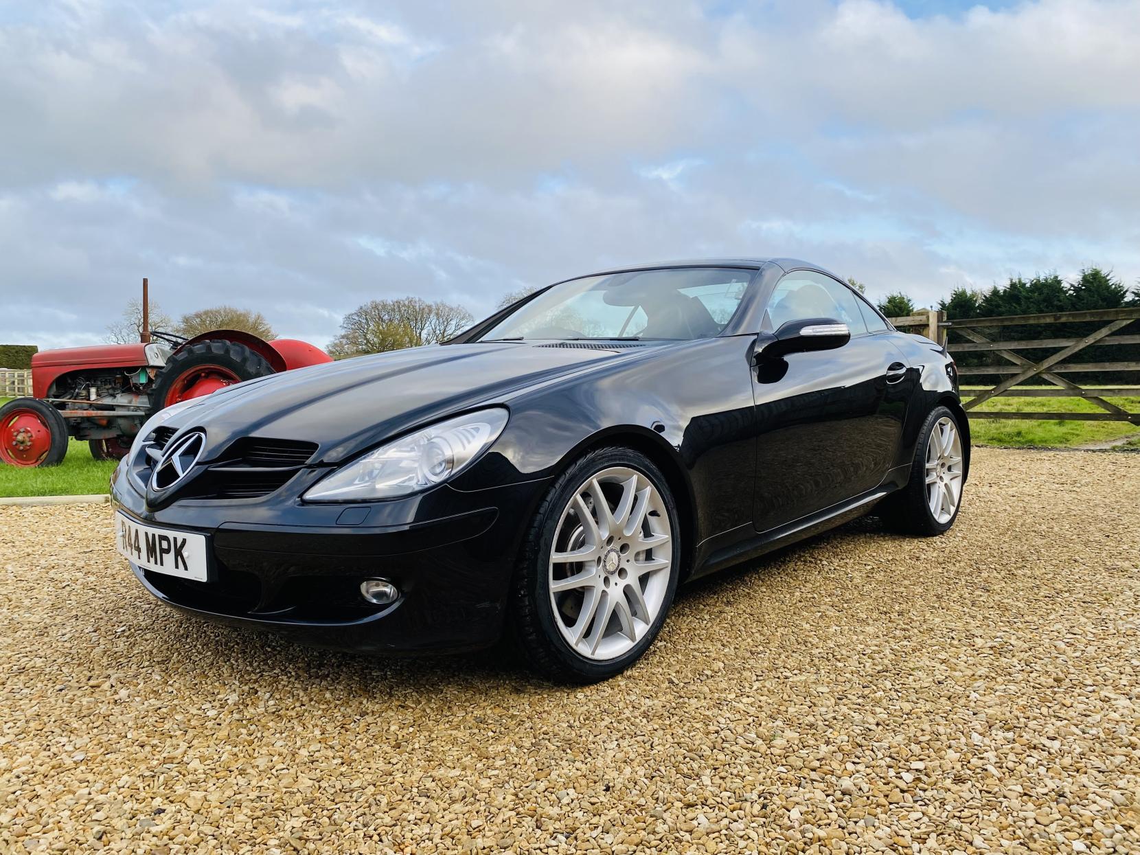 Mercedes-Benz SLK 3.5 SLK350 Convertible 2dr Petrol 7G-Tronic (242 g/km, 272 bhp)