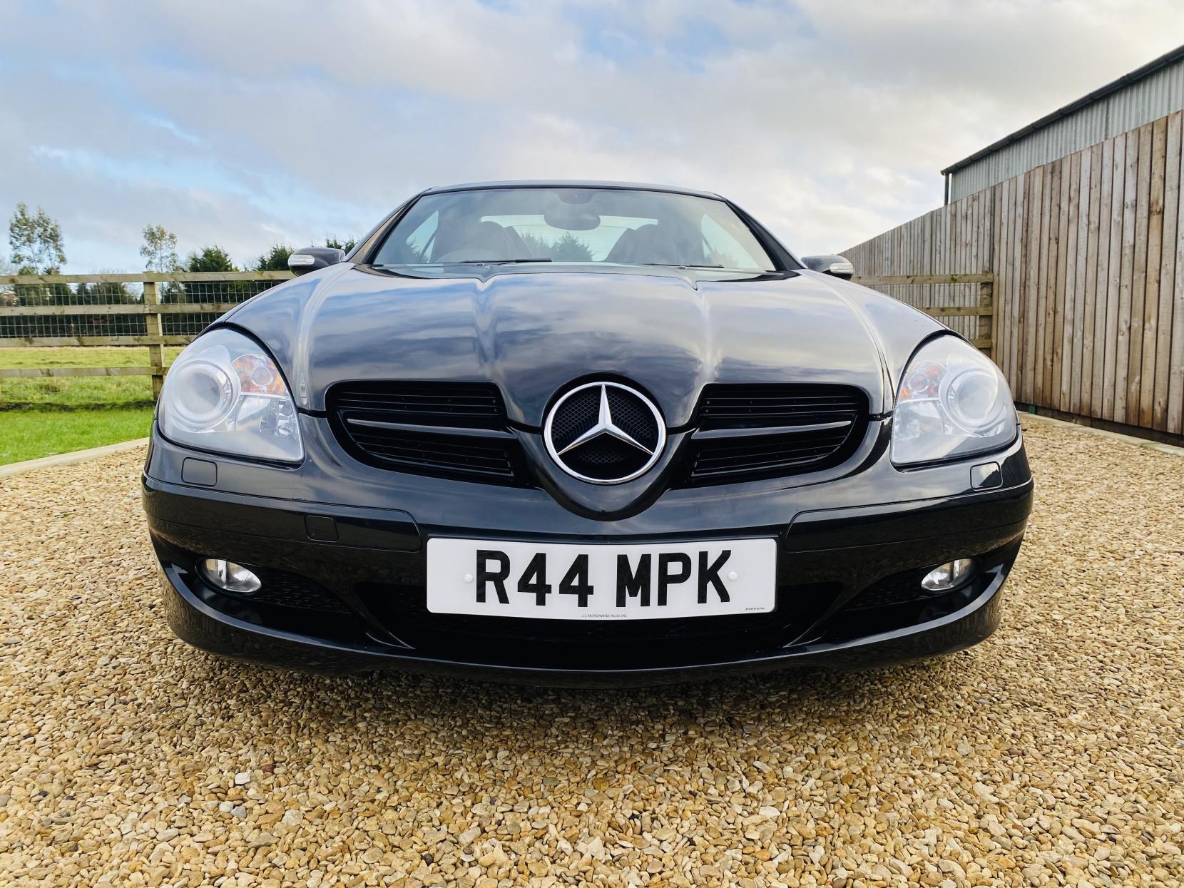 Mercedes-Benz SLK 3.5 SLK350 Convertible 2dr Petrol 7G-Tronic (242 g/km, 272 bhp)