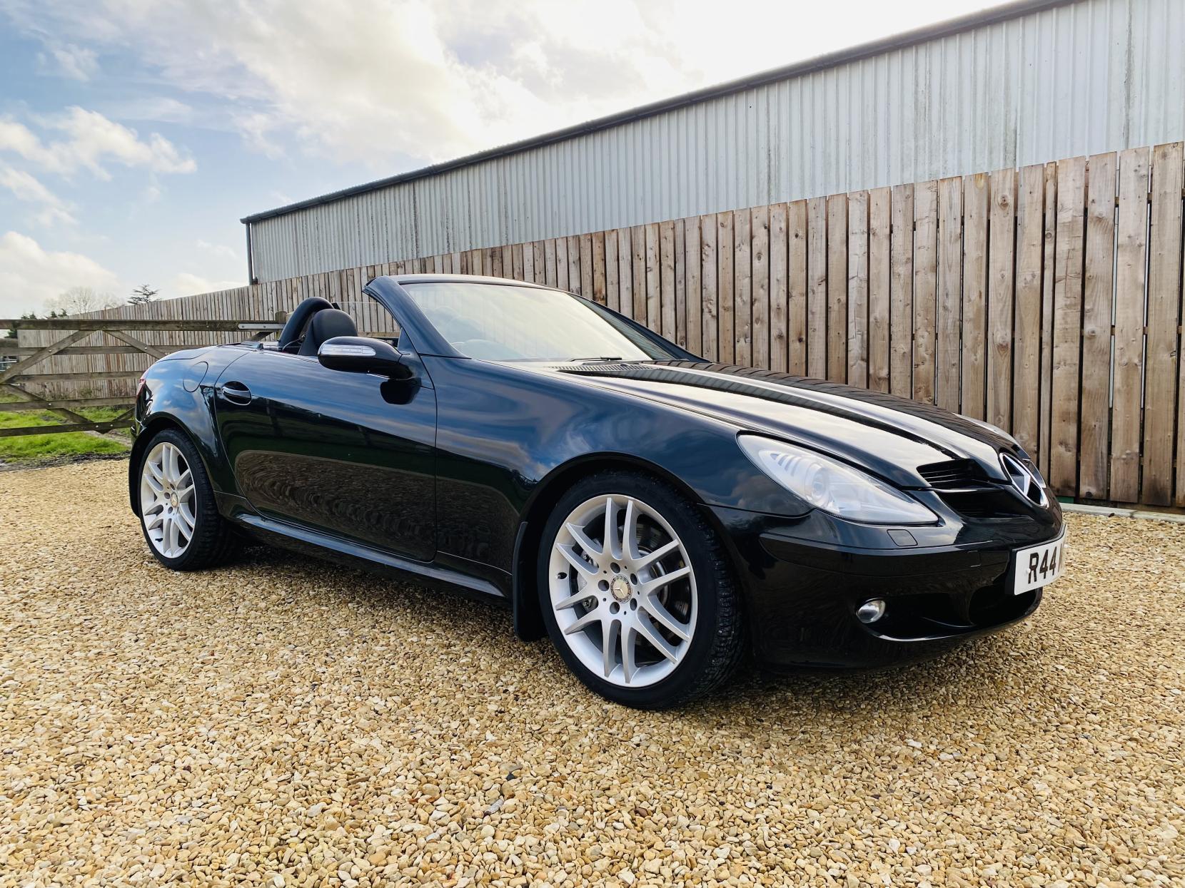 Mercedes-Benz SLK 3.5 SLK350 Convertible 2dr Petrol 7G-Tronic (242 g/km, 272 bhp)