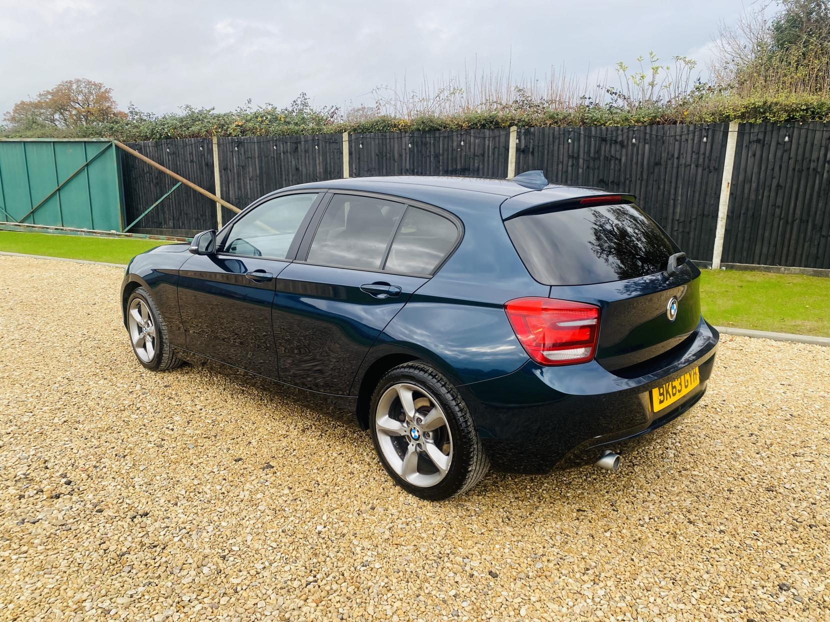 BMW 1 Series 2.0 116d SE Hatchback 5dr Diesel Manual Euro 5 (s/s) (116 ps)