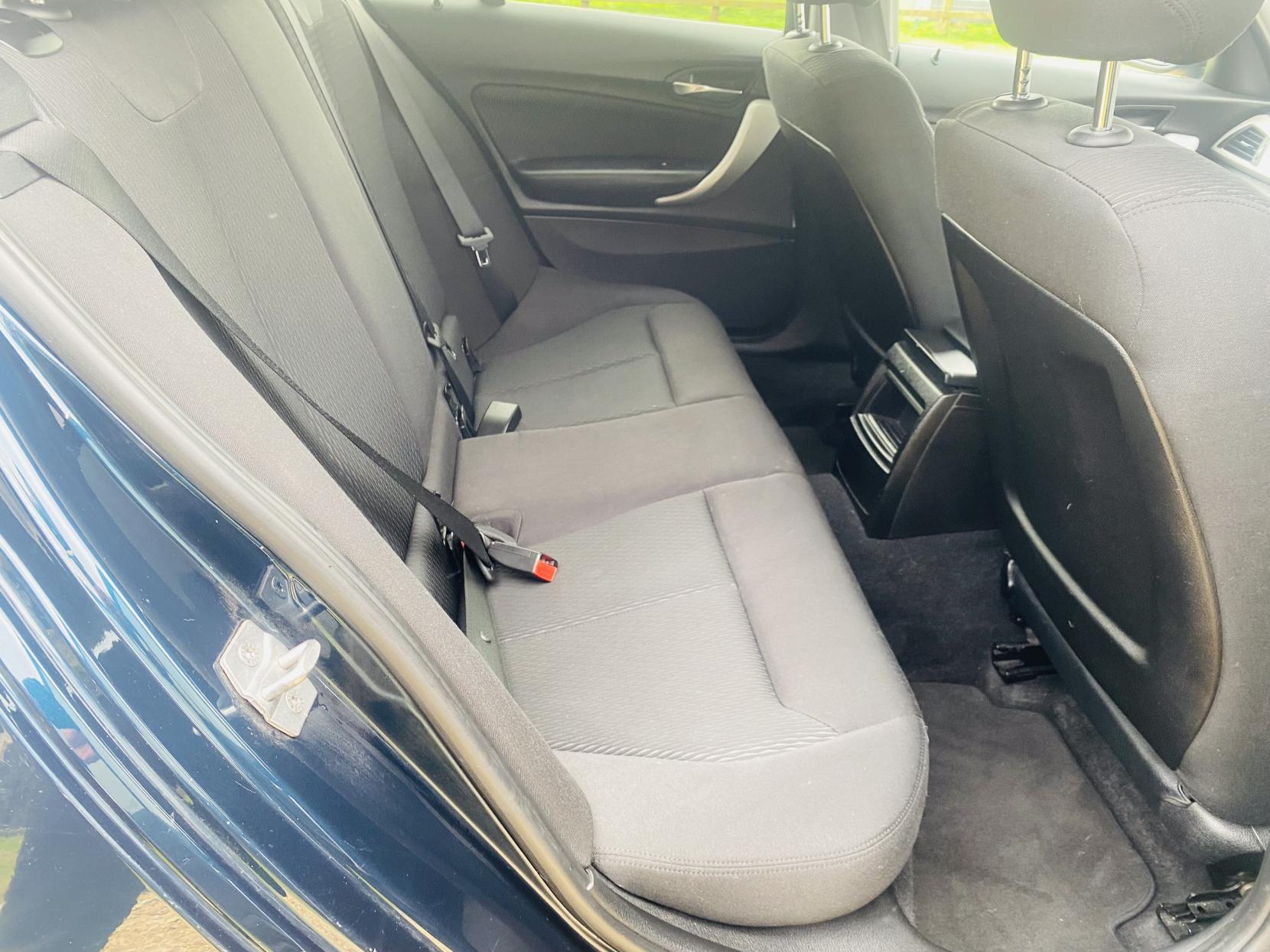 BMW 1 Series 2.0 116d SE Hatchback 5dr Diesel Manual Euro 5 (s/s) (116 ps)