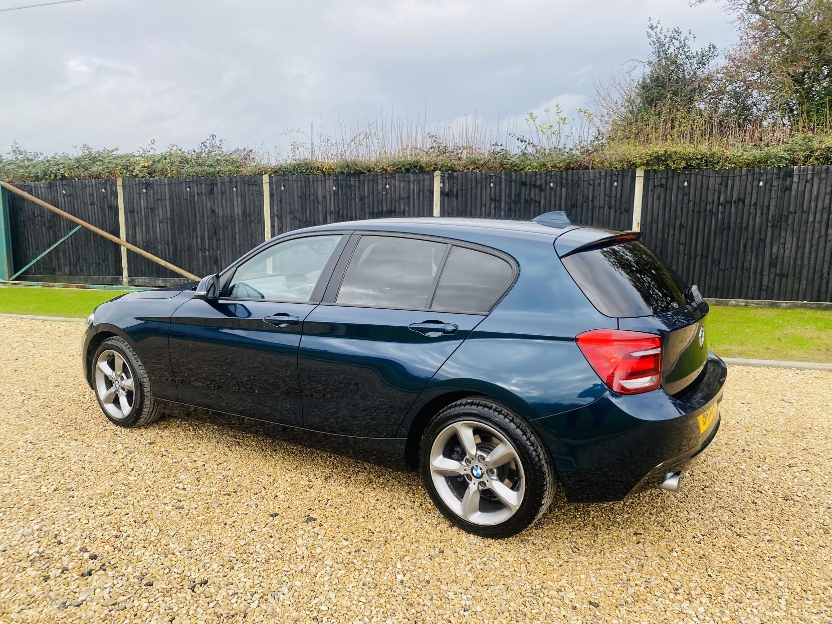 BMW 1 Series 2.0 116d SE Hatchback 5dr Diesel Manual Euro 5 (s/s) (116 ps)