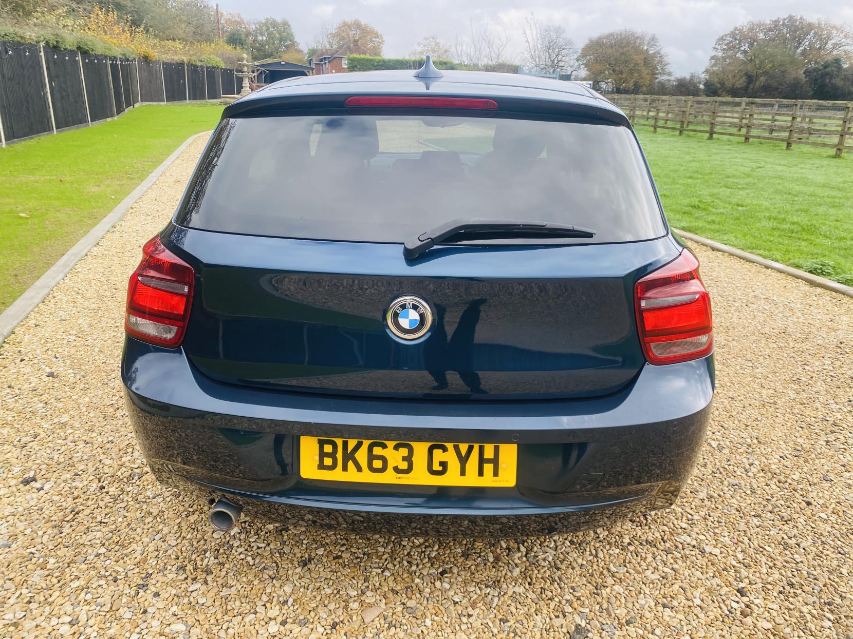 BMW 1 Series 2.0 116d SE Hatchback 5dr Diesel Manual Euro 5 (s/s) (116 ps)