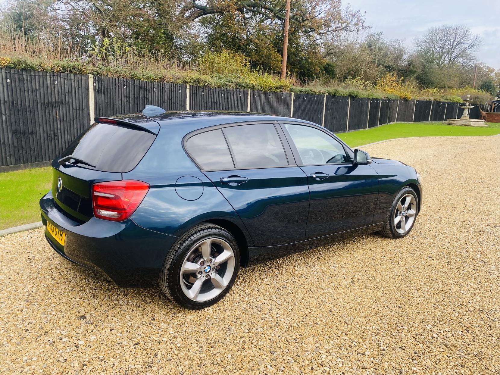 BMW 1 Series 2.0 116d SE Hatchback 5dr Diesel Manual Euro 5 (s/s) (116 ps)