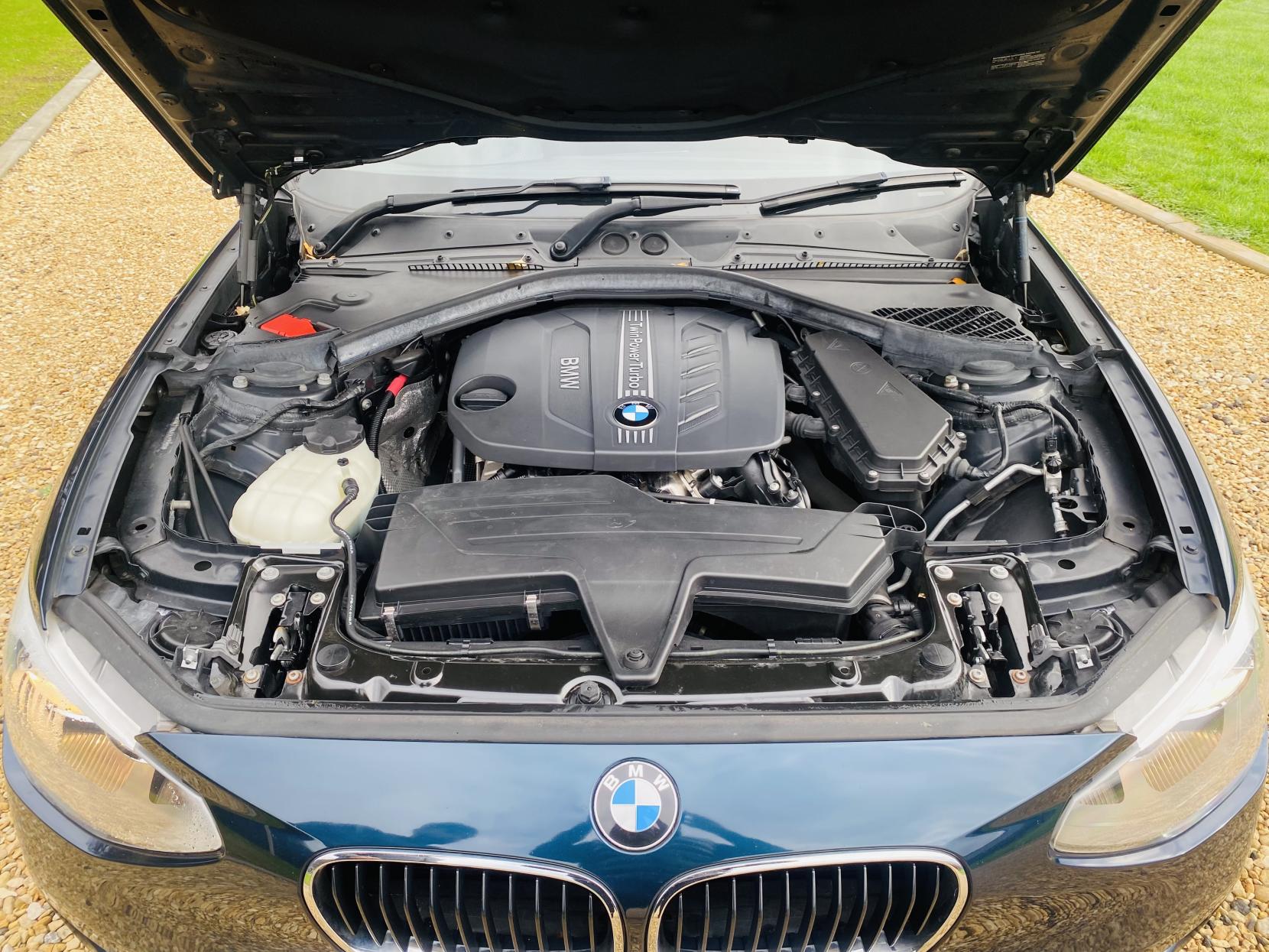 BMW 1 Series 2.0 116d SE Hatchback 5dr Diesel Manual Euro 5 (s/s) (116 ps)