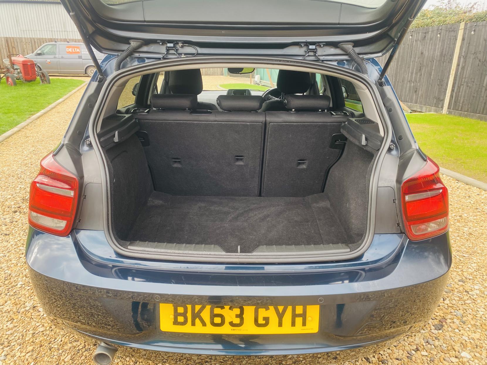 BMW 1 Series 2.0 116d SE Hatchback 5dr Diesel Manual Euro 5 (s/s) (116 ps)