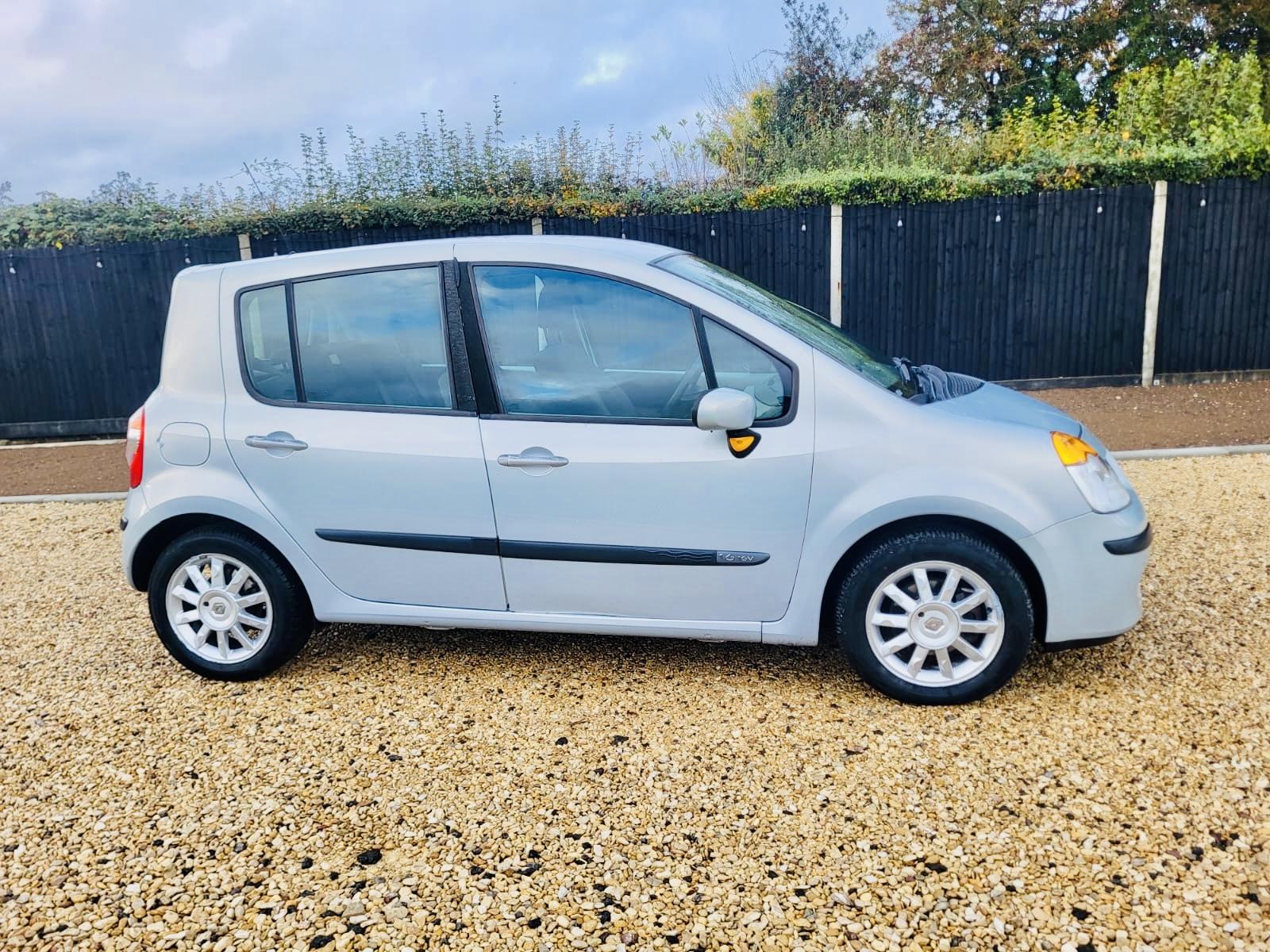 Renault Modus 1.6 16v Dynamique Hatchback 5dr Petrol Automatic (185 g/km, 110 bhp)