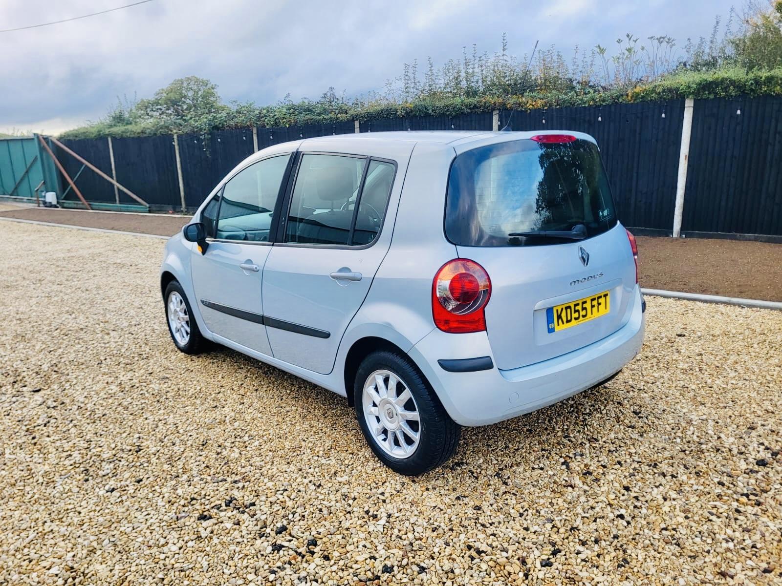 Renault Modus 1.6 16v Dynamique Hatchback 5dr Petrol Automatic (185 g/km, 110 bhp)
