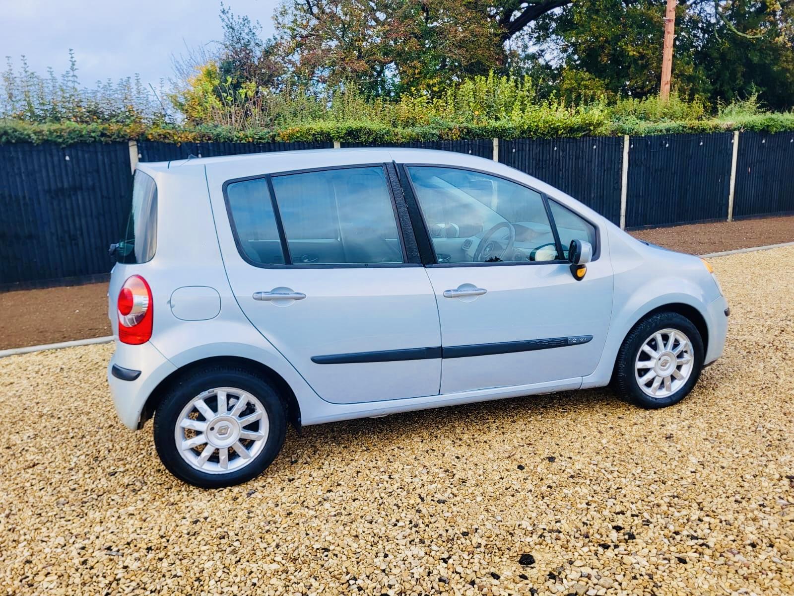 Renault Modus 1.6 16v Dynamique Hatchback 5dr Petrol Automatic (185 g/km, 110 bhp)
