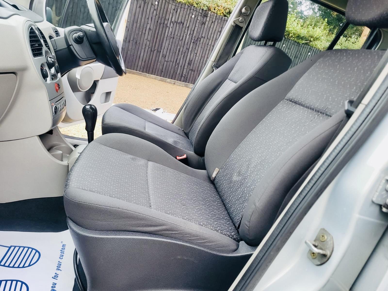 Renault Modus 1.6 16v Dynamique Hatchback 5dr Petrol Automatic (185 g/km, 110 bhp)
