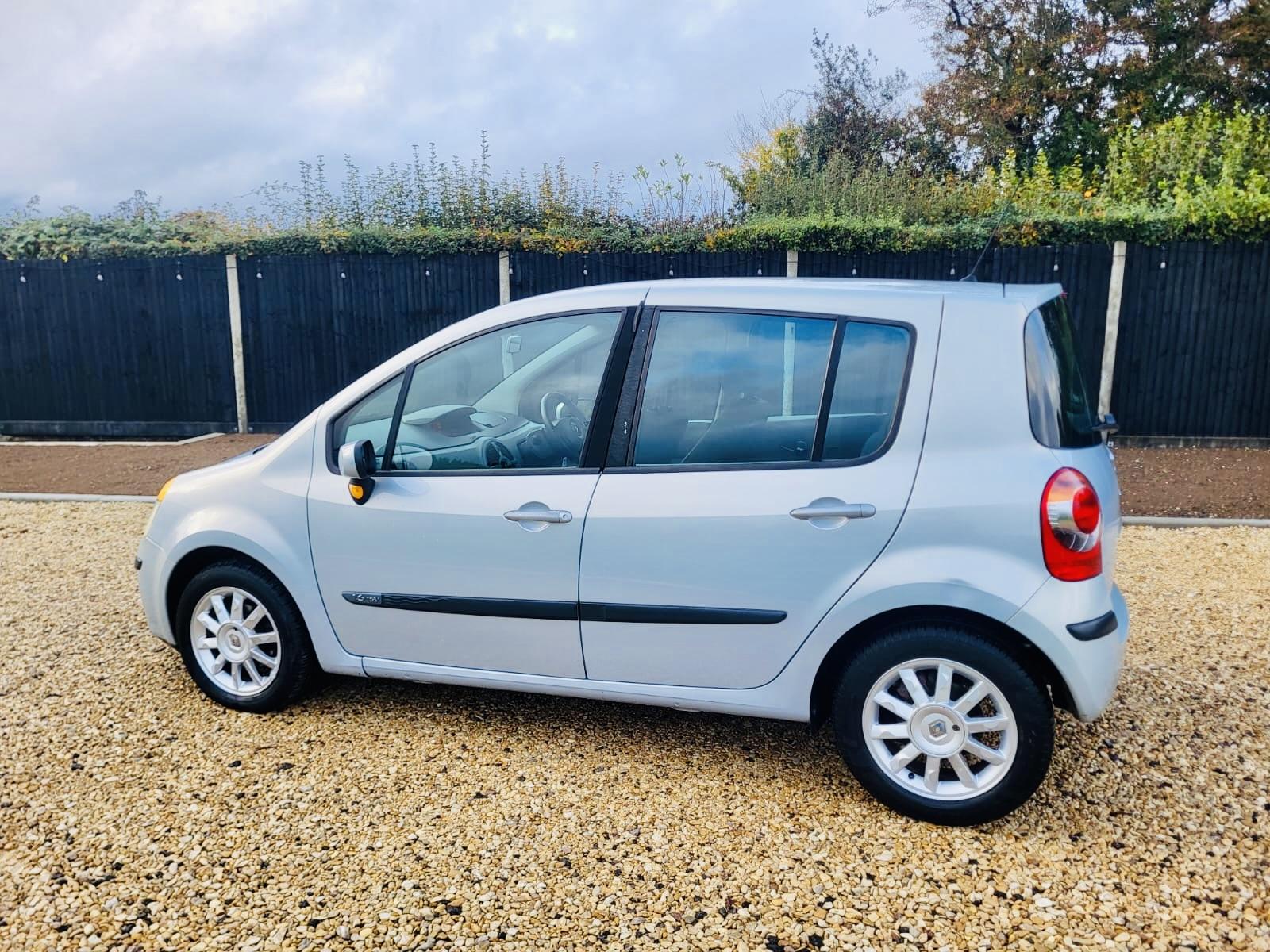 Renault Modus 1.6 16v Dynamique Hatchback 5dr Petrol Automatic (185 g/km, 110 bhp)