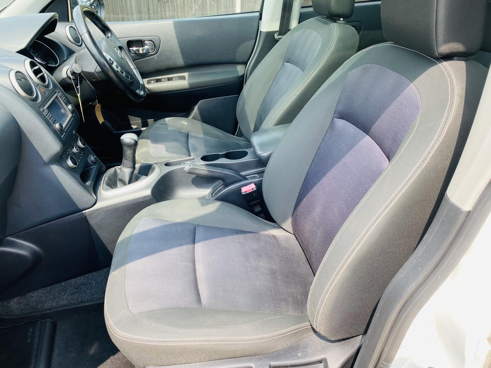 Nissan Qashqai 1.6 n-tec+ SUV 5dr Petrol Manual 2WD Euro 5 (117 ps)