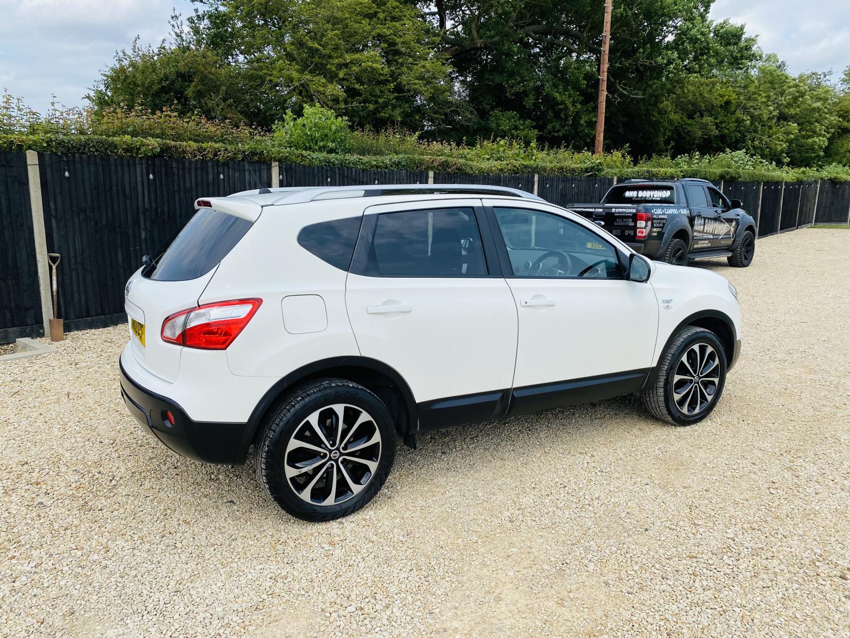 Nissan Qashqai 1.6 n-tec+ SUV 5dr Petrol Manual 2WD Euro 5 (117 ps)