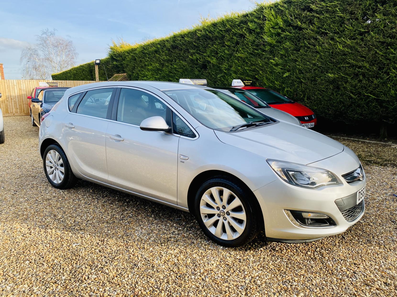 Vauxhall Astra 1.6 16v SE Hatchback 5dr Petrol Auto Euro 5 (115 ps)