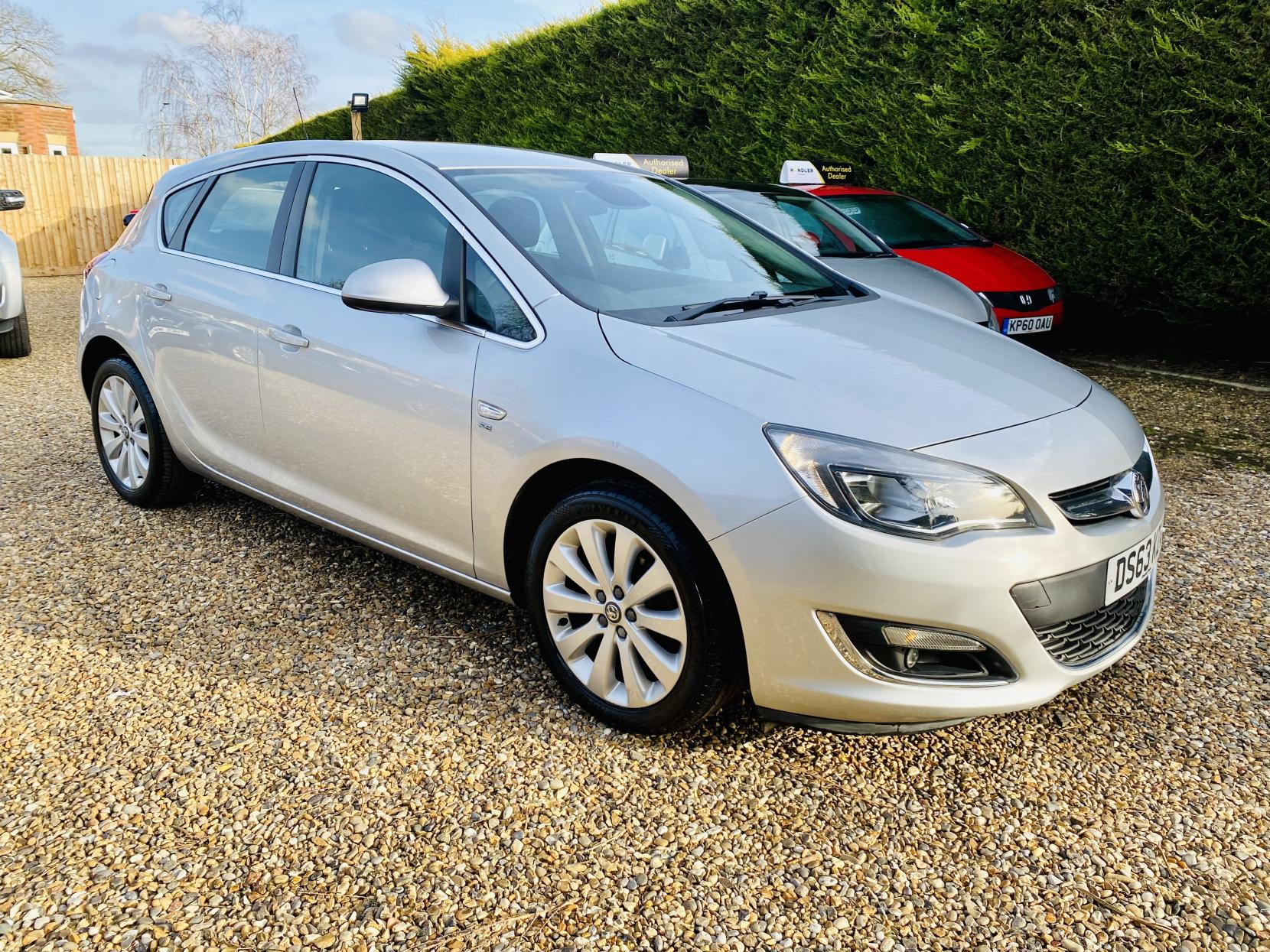 Vauxhall Astra 1.6 16v SE Hatchback 5dr Petrol Auto Euro 5 (115 ps)