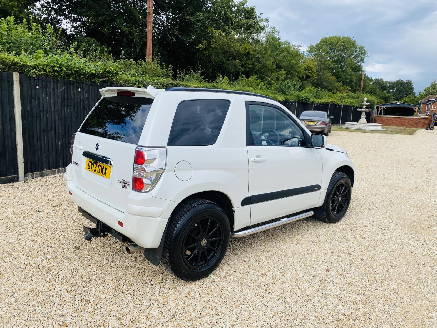 Suzuki Grand Vitara 2.4 VVT SZ4 SUV 3dr Petrol Manual 4WD Euro 5 (169 ps)