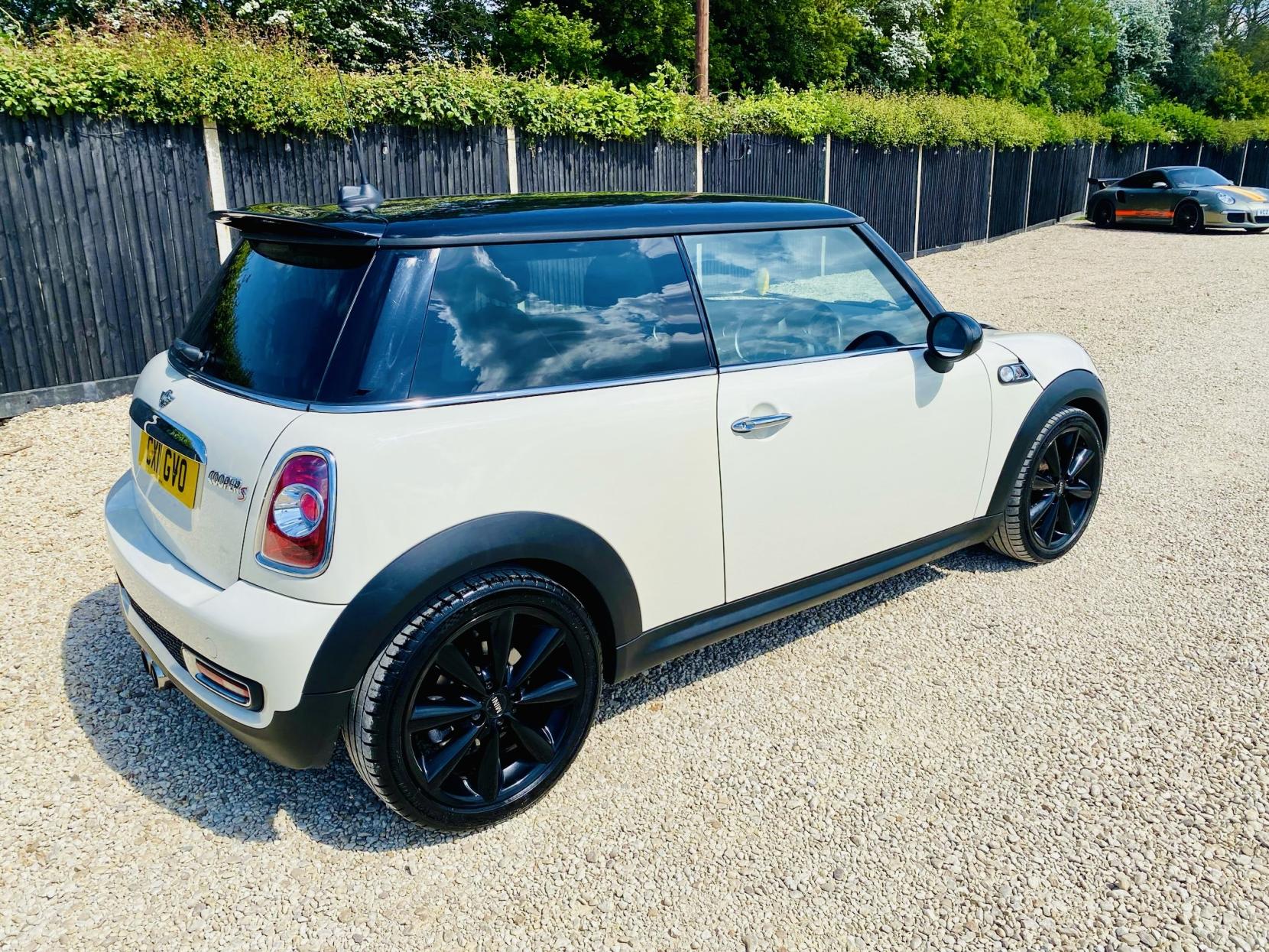 MINI Hatch 1.6 Cooper S Hatchback 3dr Petrol Manual Euro 5 (s/s) (184 ps)