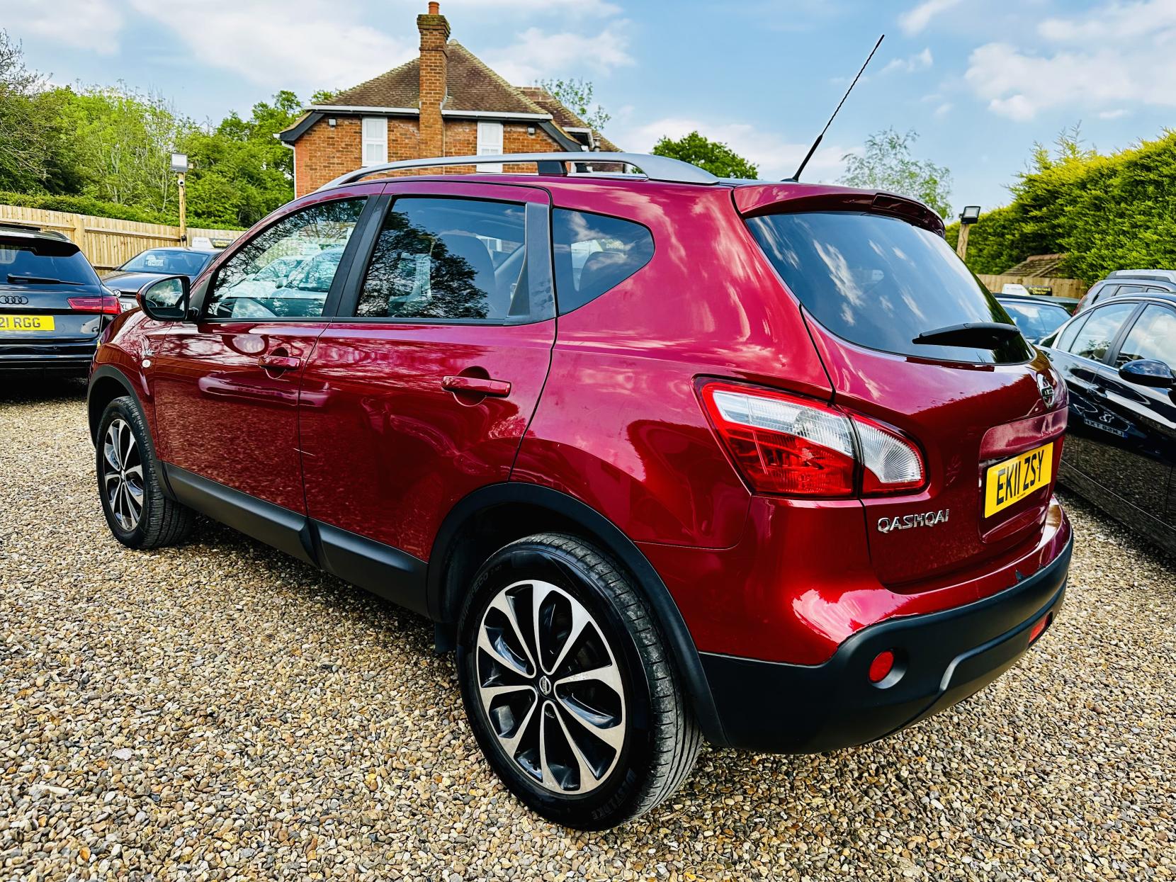 Nissan Qashqai 1.6 n-tec SUV 5dr Petrol Manual 2WD Euro 5 (117 ps)