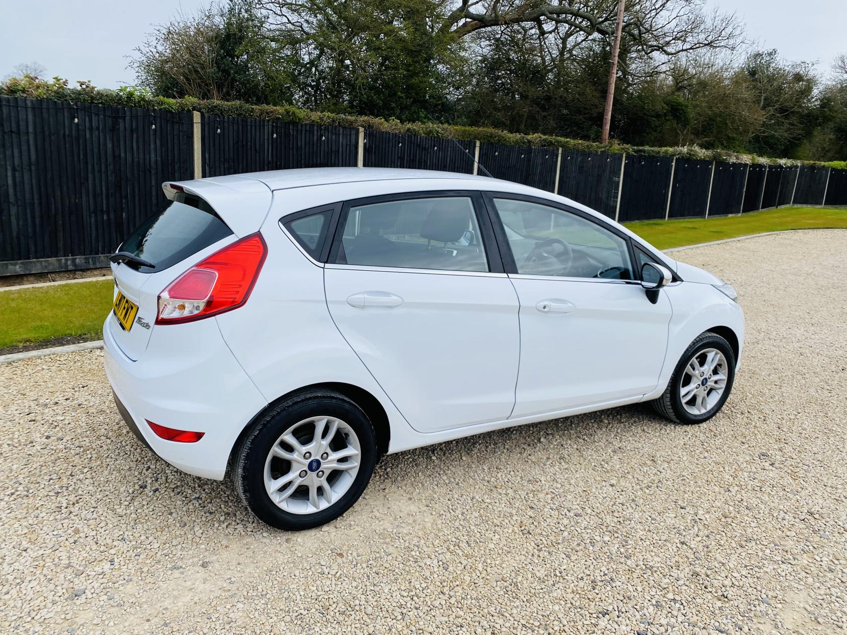 Ford Fiesta 1.25 Zetec Hatchback 5dr Petrol Manual Euro 6 (82 ps)