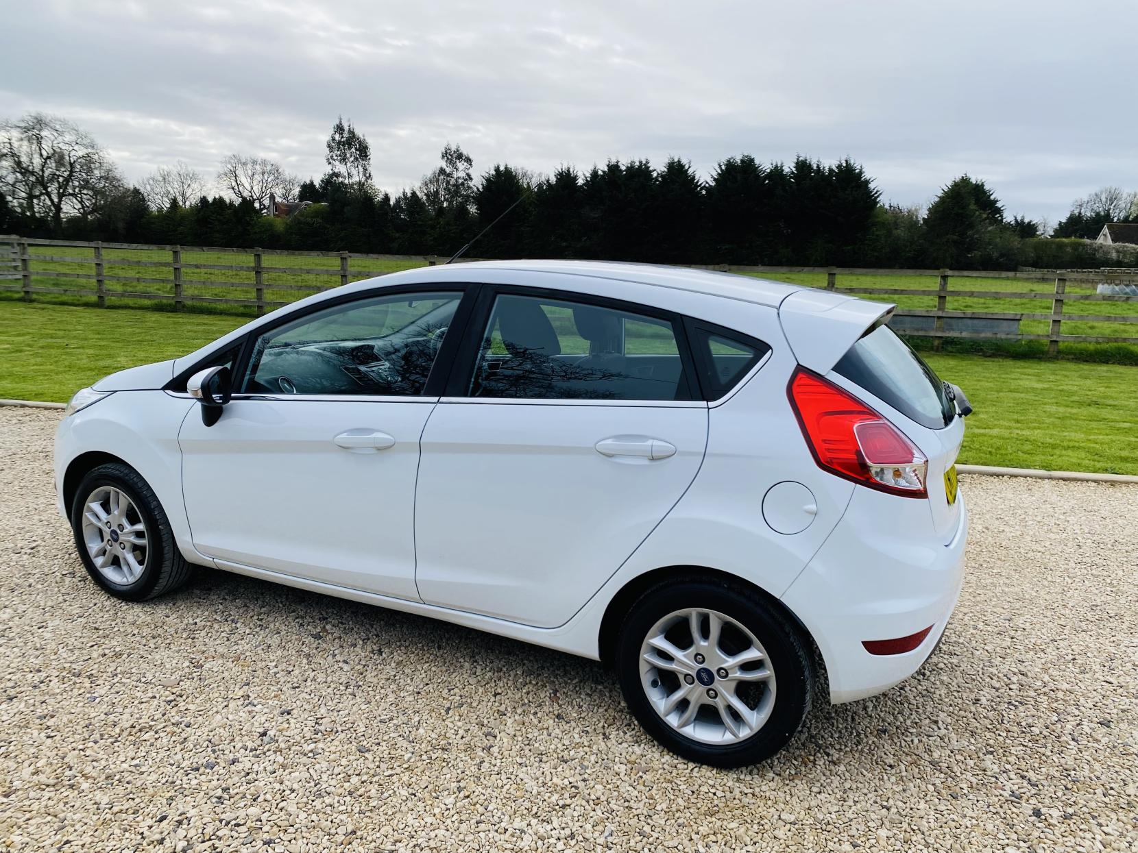 Ford Fiesta 1.25 Zetec Hatchback 5dr Petrol Manual Euro 6 (82 ps)