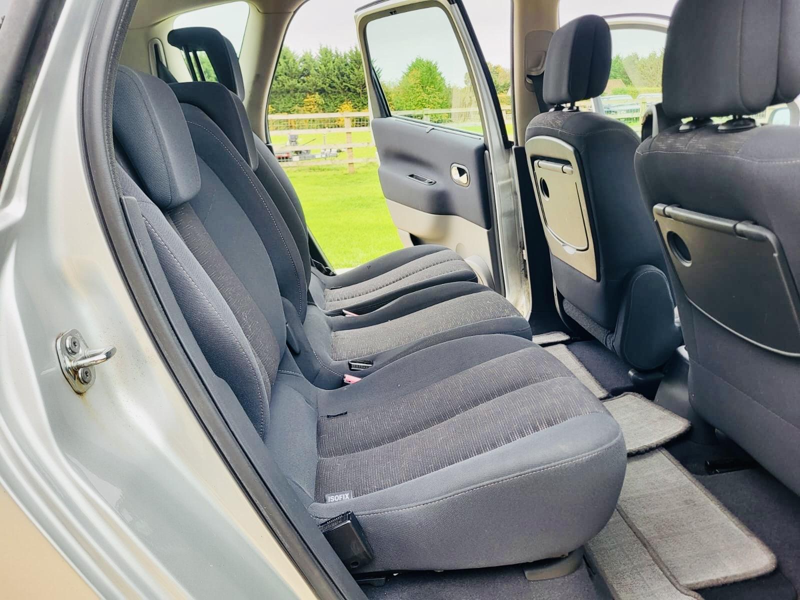 Renault Scenic 1.6 VVT Dynamique MPV 5dr Petrol Automatic (191 g/km, 111 bhp)