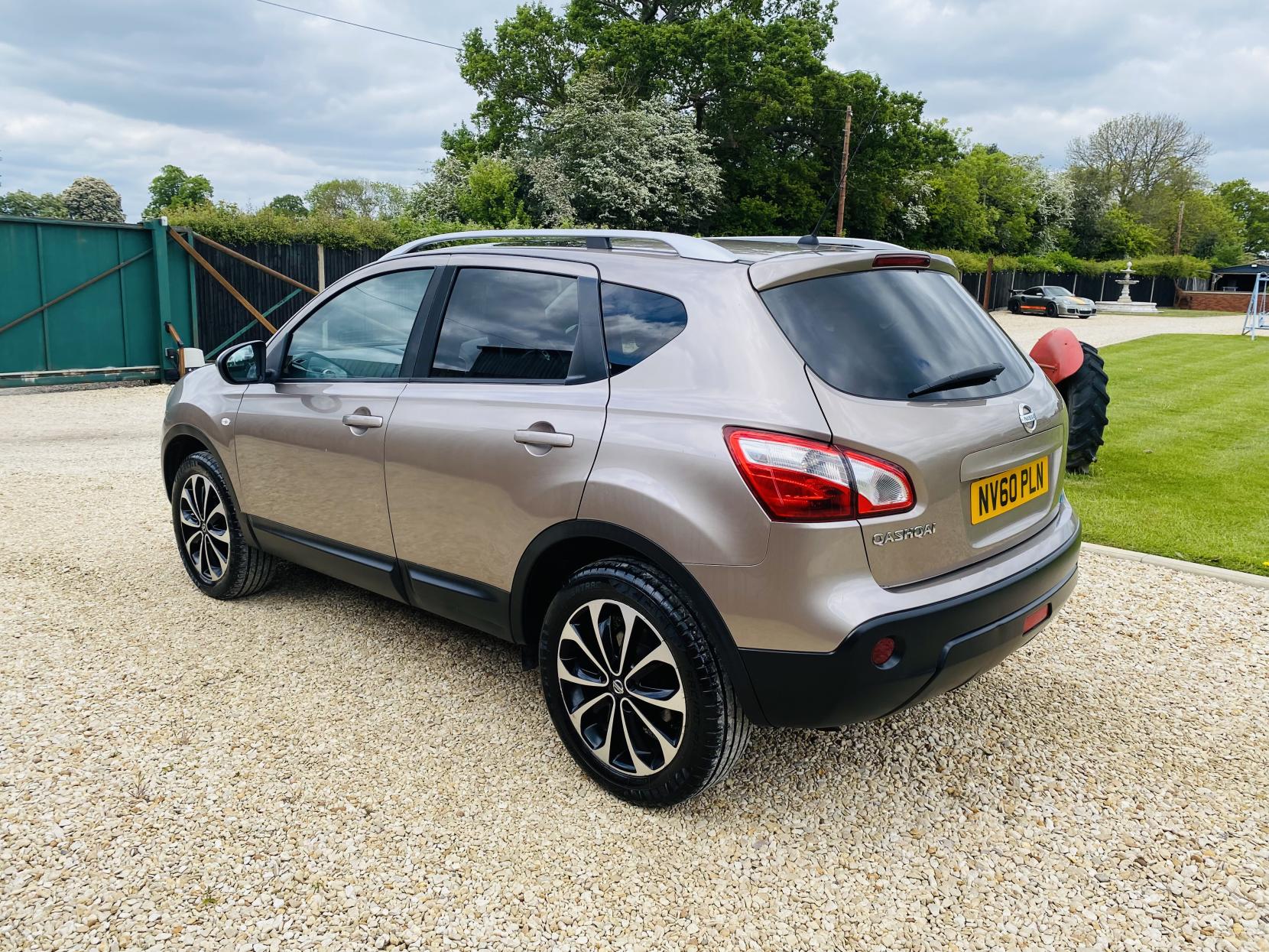 Nissan Qashqai 1.5 dCi n-tec SUV 5dr Diesel Manual 2WD Euro 5 (110 ps)